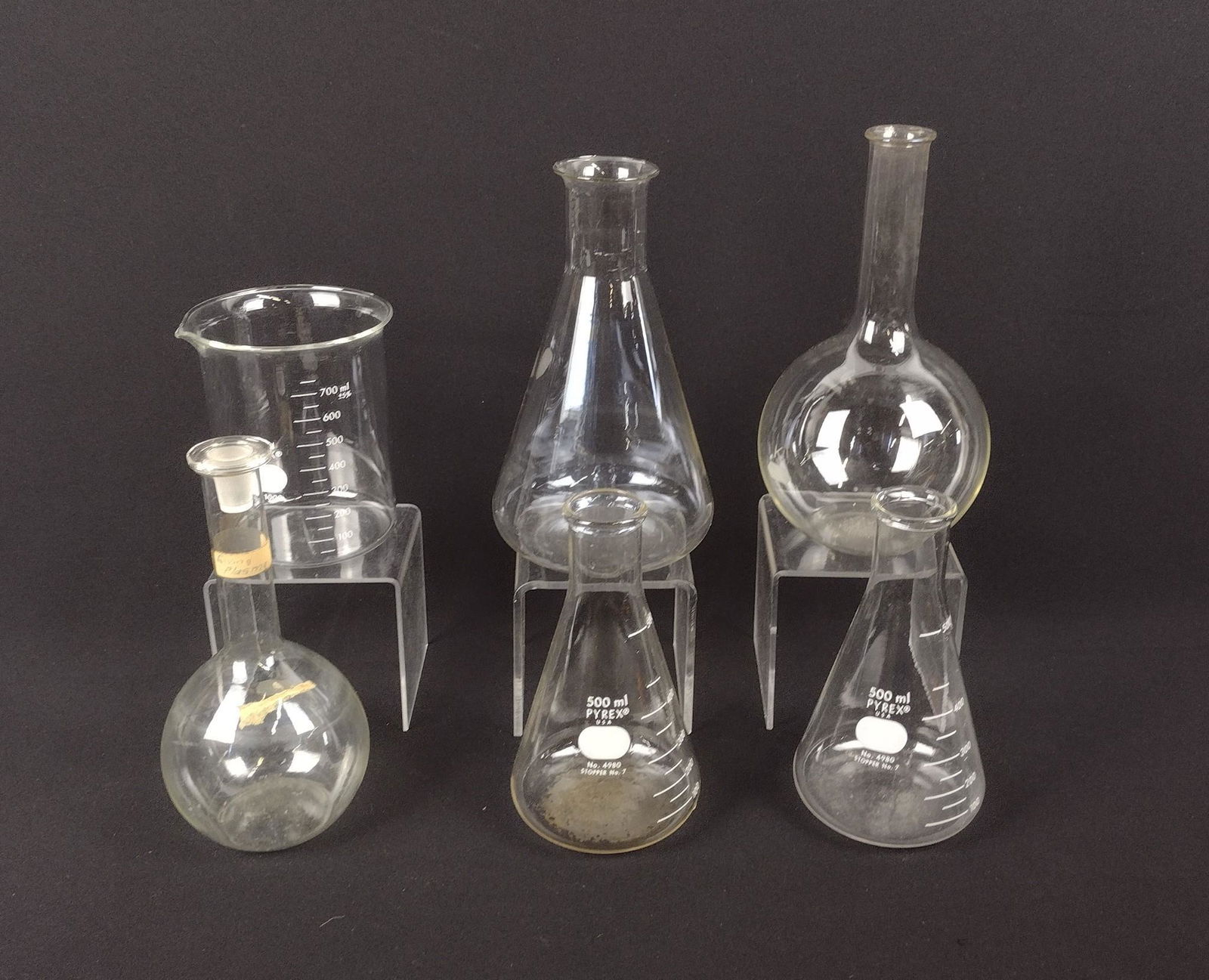 6 Glass Beakers & Flasks: 5-1/4" to 8-1/2" high. MEG IMPORTANT: Before bidding, please read the terms and conditions. When you registered for the auction you agreed to these terms and will be required to comply with them.