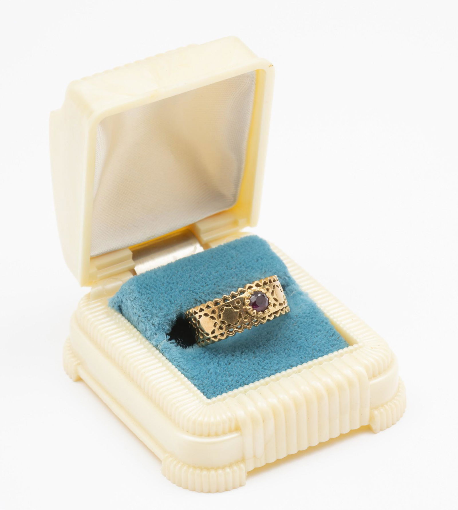 Vintage 18k Gold And Ruby Ring (1 of 5)