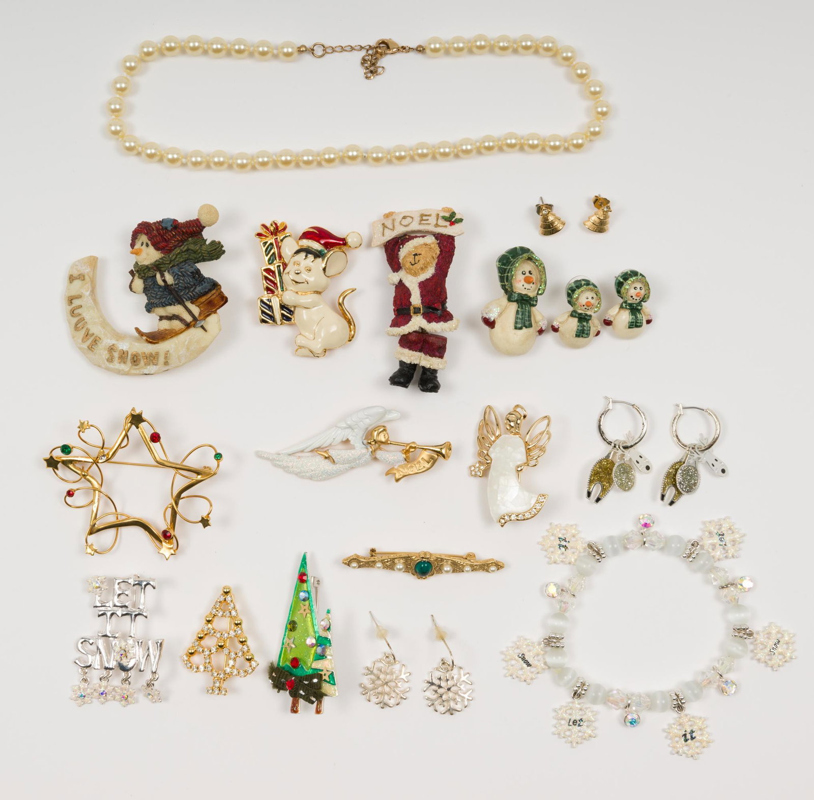 17 Pcs Holiday Jewelry: Brooches 1/2" to 2-5/8". Earrings 1/4" to1-1/2" long. Elastic bracelet 6". Necklace 16" long. DP IMPORTANT: Before bidding, please read the terms and conditions. When you registered for the auction yo