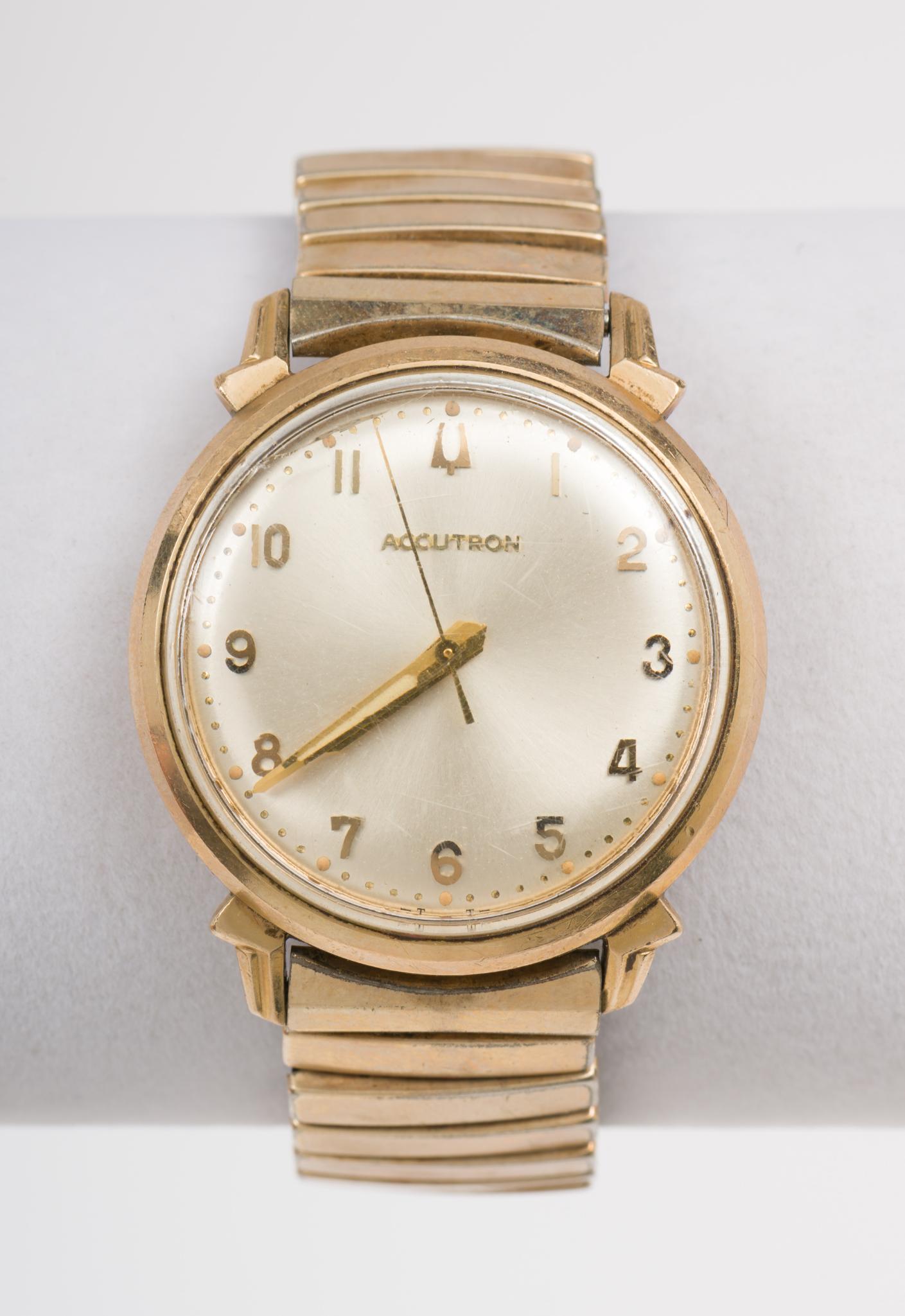 Vintage Gentleman's Bulova Accutron In OB: Gold-filled bezel and stainless bracelet. 1-1/2" lig to lug on 7" elastic bracelet. In original box. MH. IMPORTANT: Before bidding, please read the terms and conditions. When yo