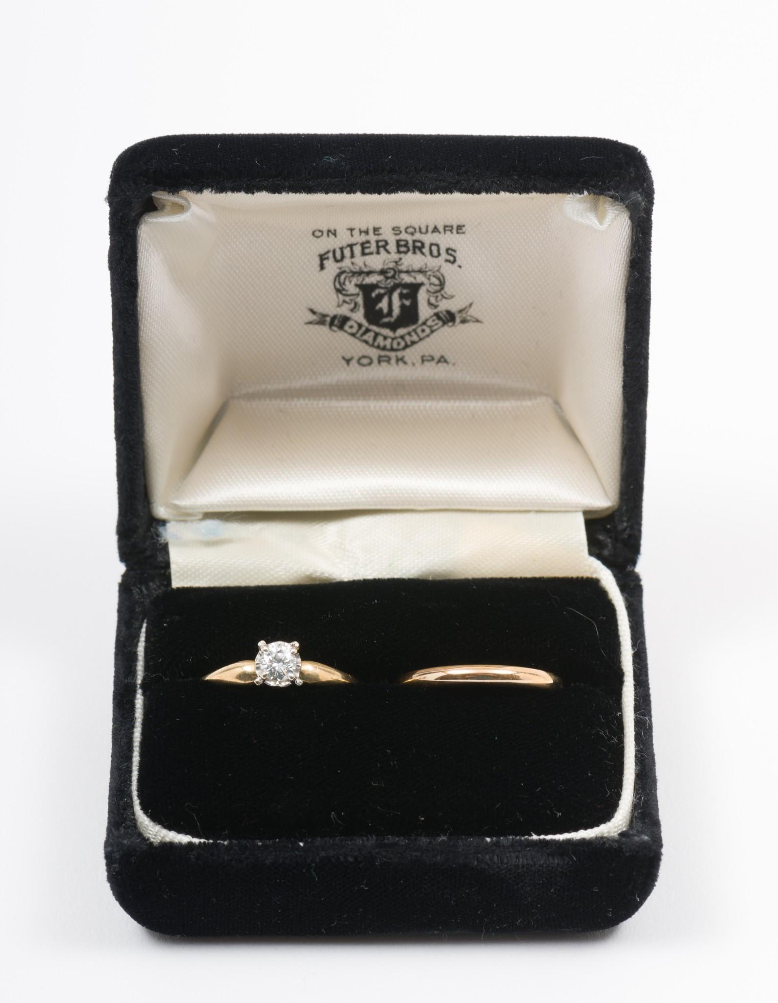 14K Gold & .20 Ct Diamond Wedding Set (1 of 7)