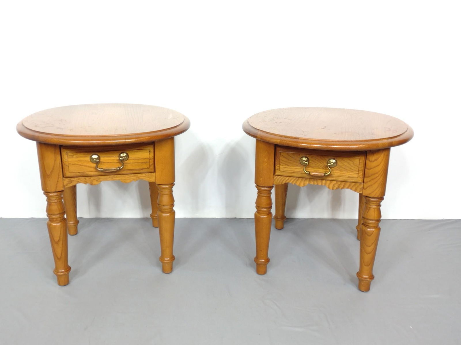 2 Broyhill End Tables (1 of 3)