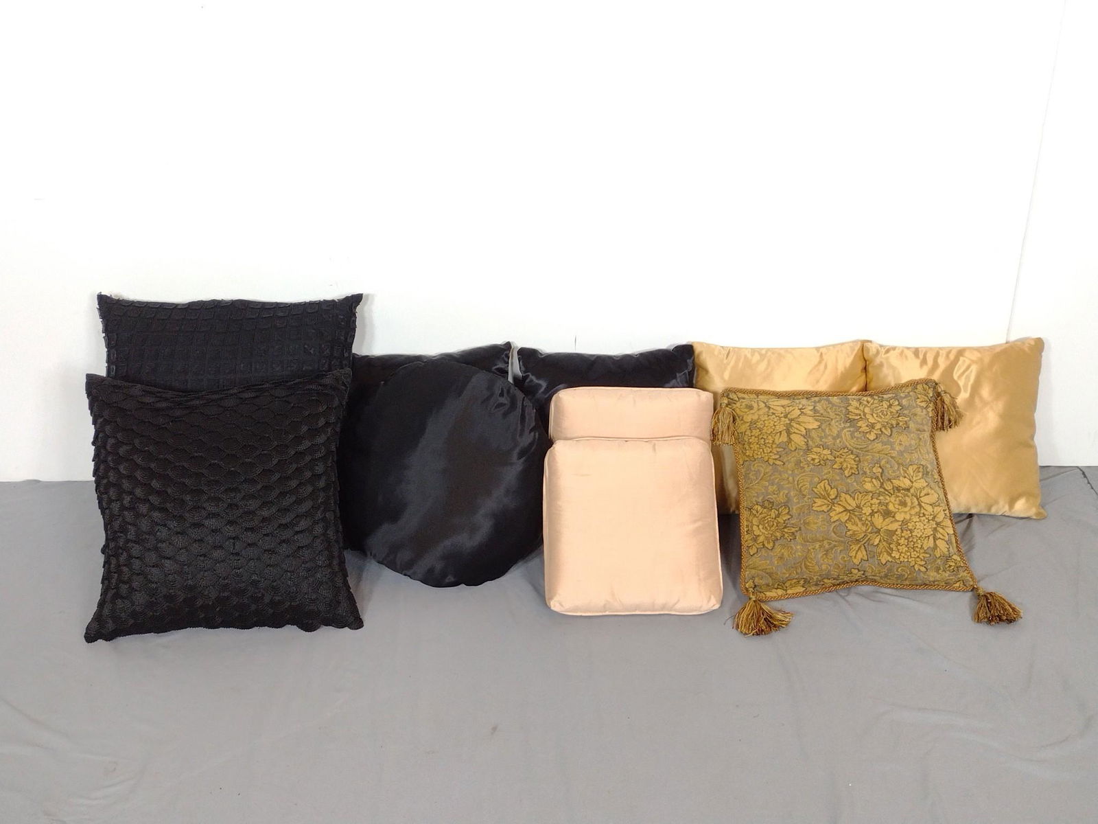 10 Decorative Throw Pillows In Passamaneria Toscana (1 of 6)