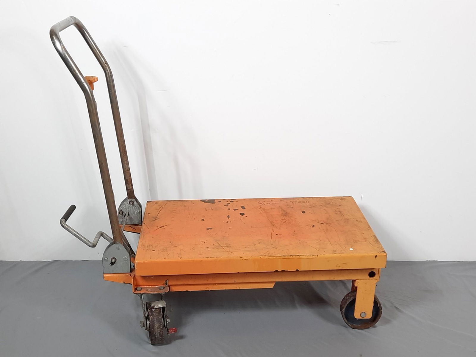 Adjustable Hydrolic Heavy Duty Rolling Cart (1 of 2)