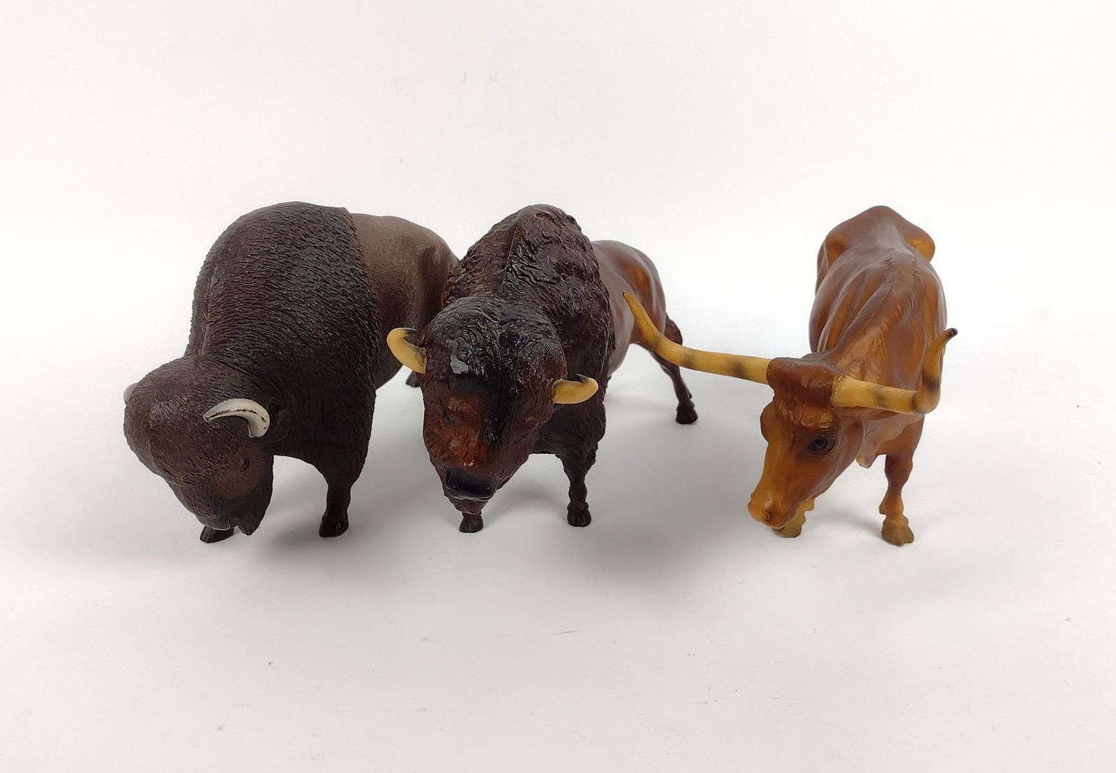2 Buffalo & Long Horn Steer Figurines incl Bryer (1 of 6)