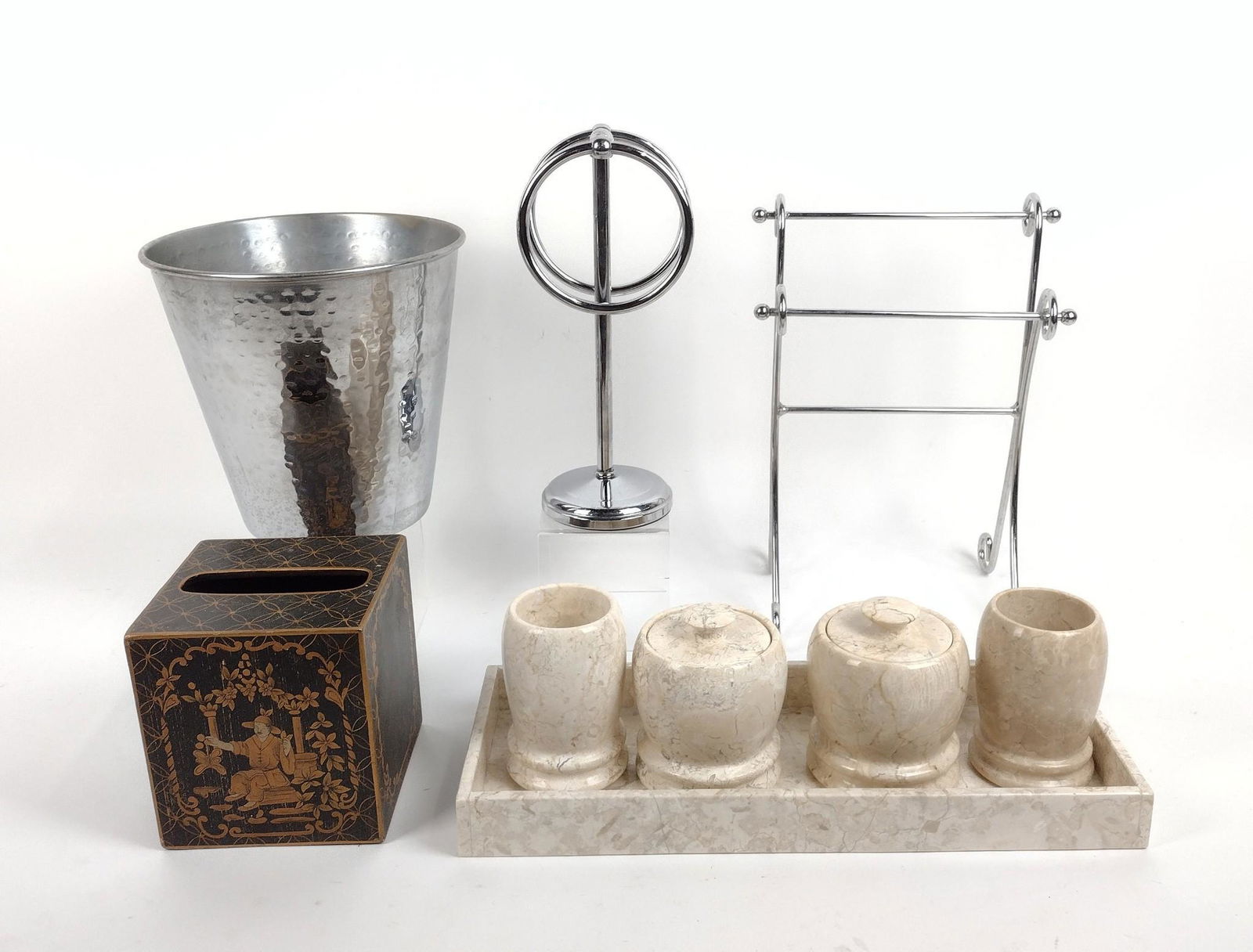 9 Bathroom Articles incl Trash Can (1 of 8)