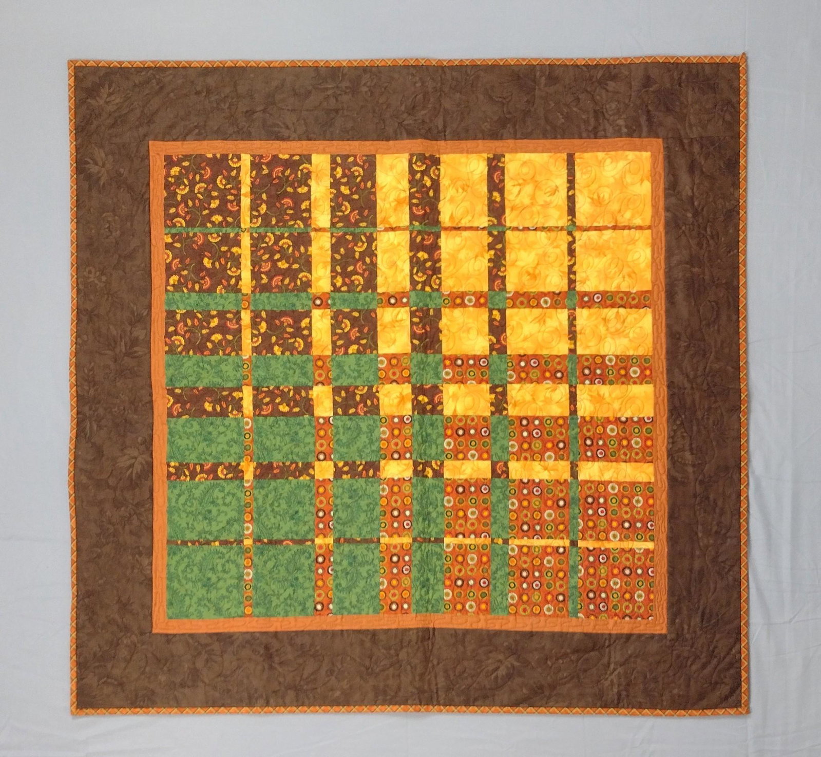 Quilt: 3'8-1/2" wide X 3'8-1/2" long. Back: Capitol Area Winnies Charity Auction 2013. Made by Kathy Collins Smith 2013. IMPORTANT: Before bidding, please read the terms and conditions. When you registered f
