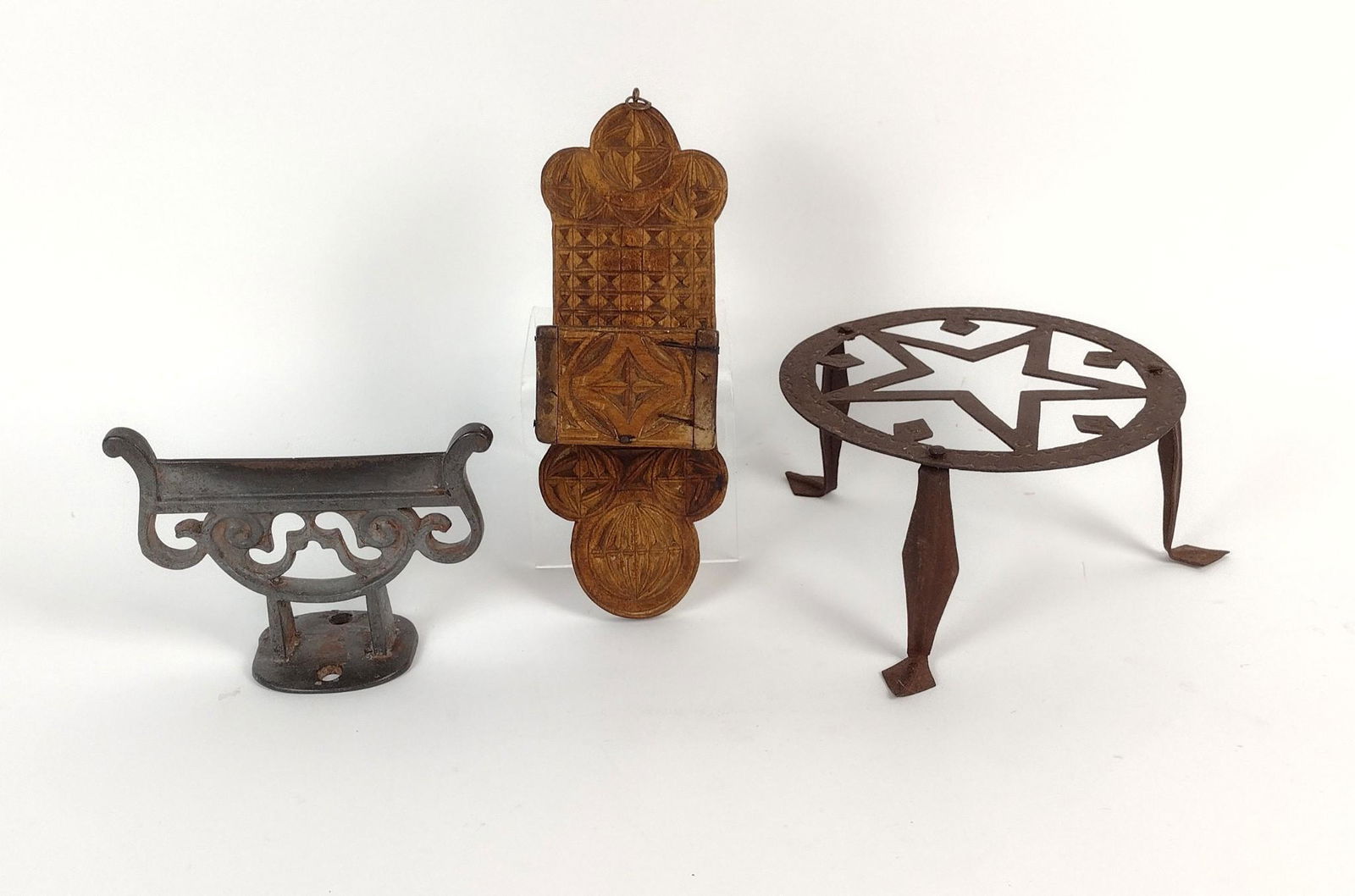 3 Primitives incl Trivet (1 of 6)
