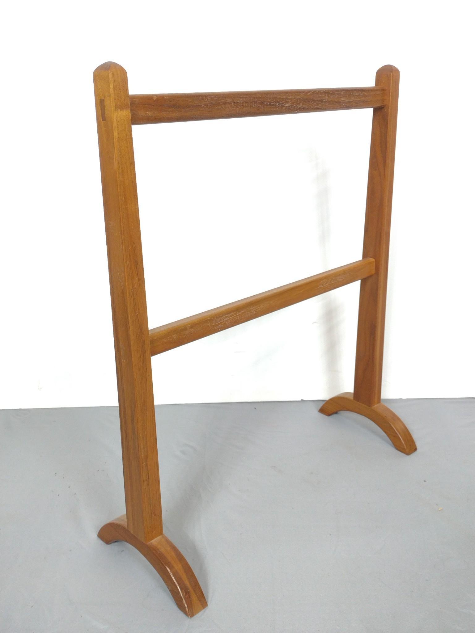 Quilt Rack: 26" wide X 10" deep X 31" high. MG. IMPORTANT: Before bidding, please read the terms and conditions. When you registered for the auction you agreed to these terms and will be required to comply with t