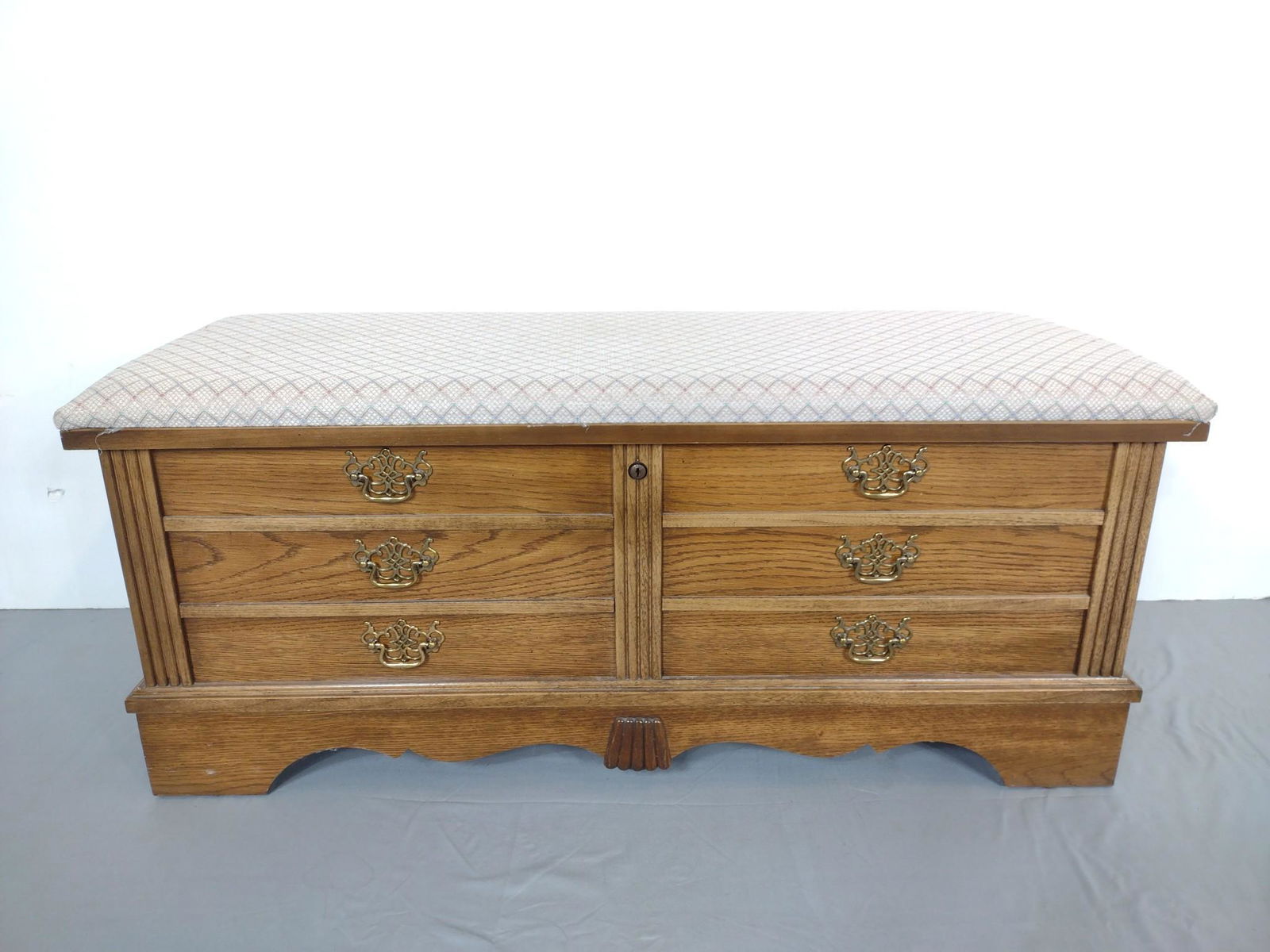 Lane Cedar Chest (1 of 7)
