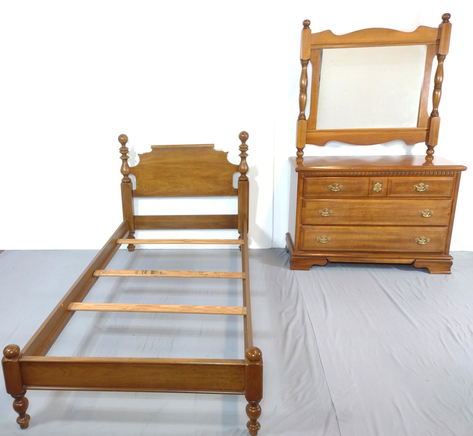 2 Pc Bassett Bedroom Set (1 of 9)