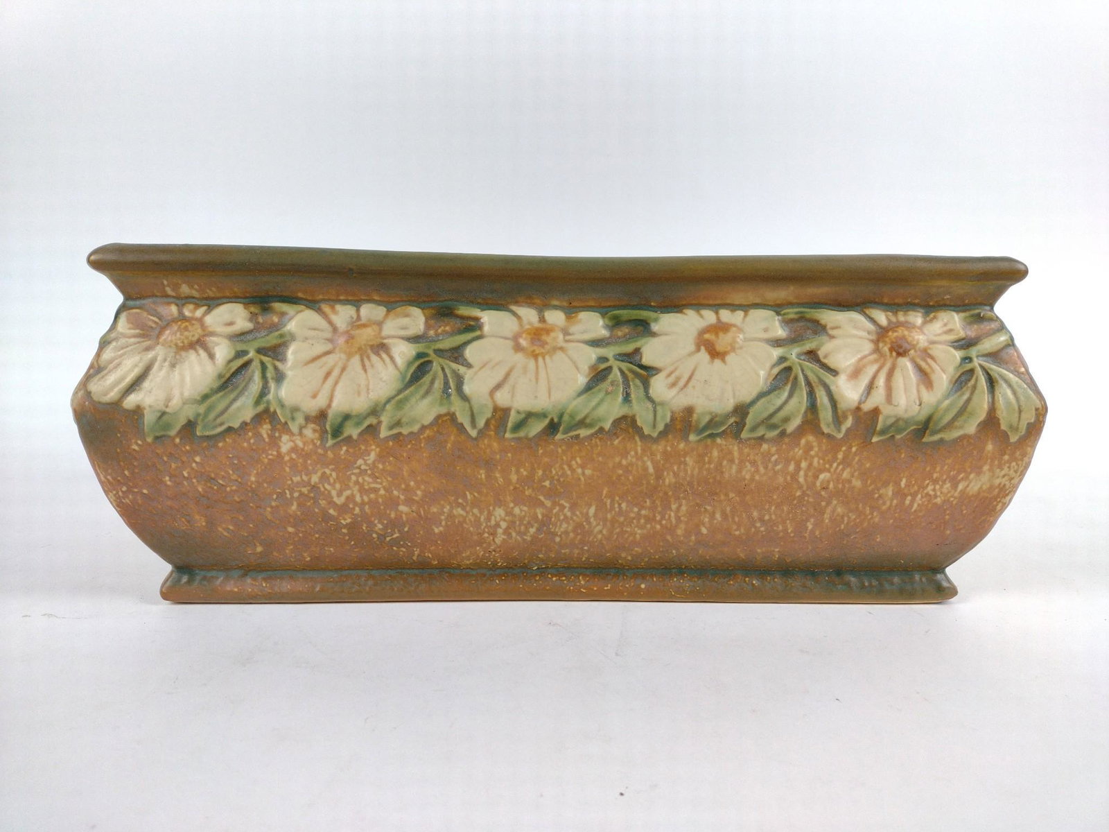 Roseville 15-1/2" Dahlrose Planter: 15-1/2 wide x 7-1/2" deep x 6-1/2" high. JB IMPORTANT: Before bidding, please read the terms and conditions. When you registered for the auction you agreed to these terms and will be required to compl