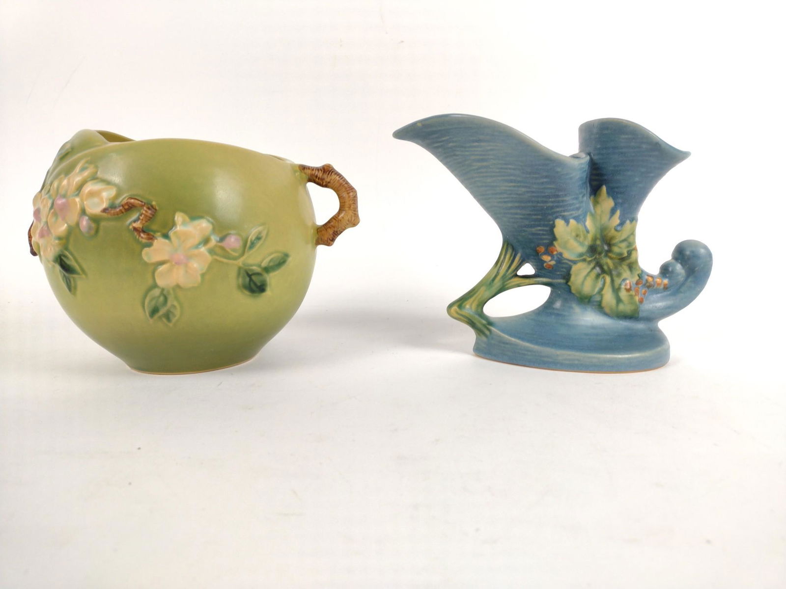 2 Pcs Roseville incl Apple Blossom & Bushberry (1 of 4)