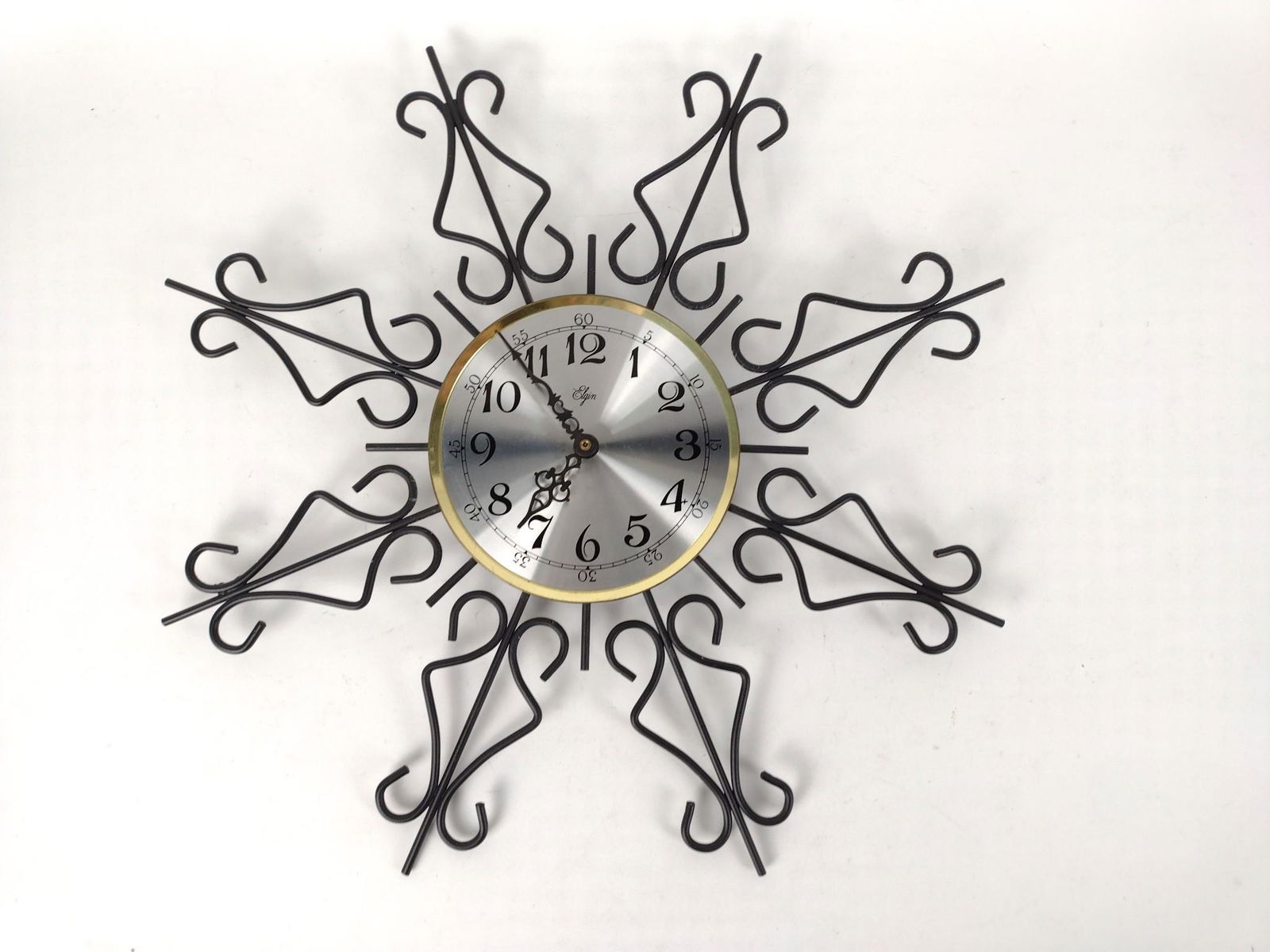 Mid-Century Modern Clock (1 of 2)