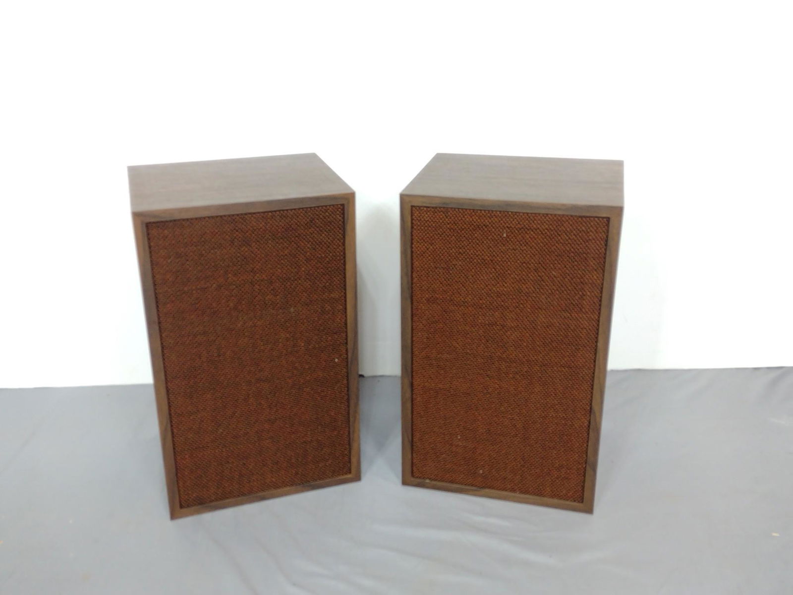 Pair Polk Audio Speakers in OB (1 of 3)