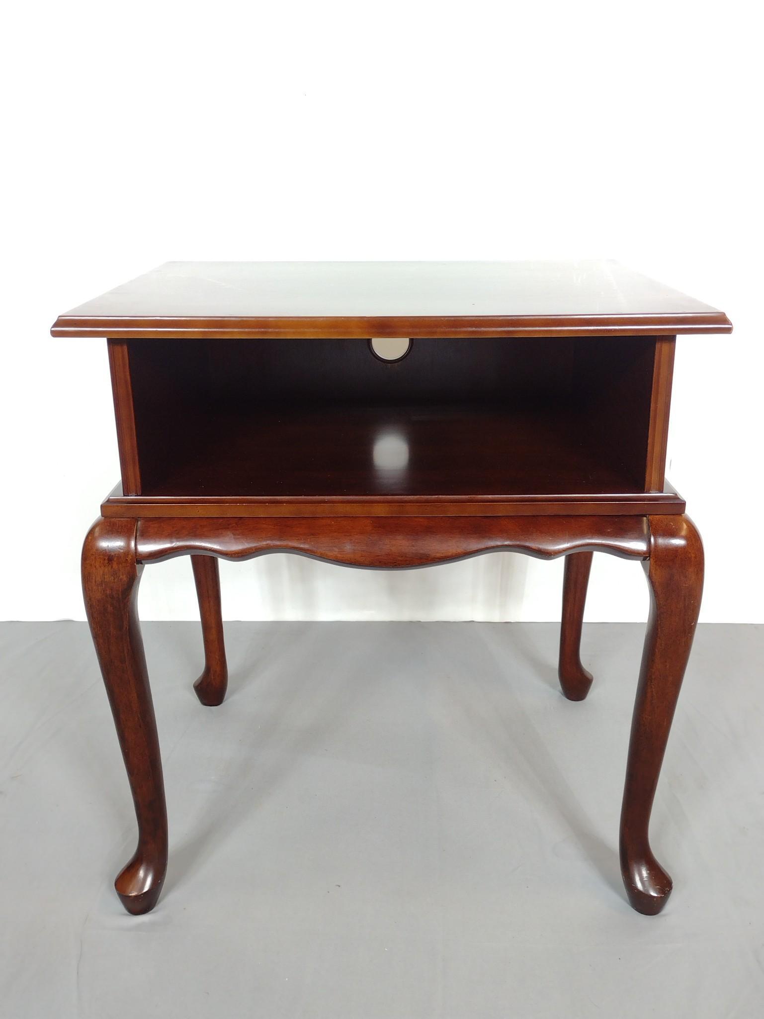 The Bombay Company End Table (1 of 5)