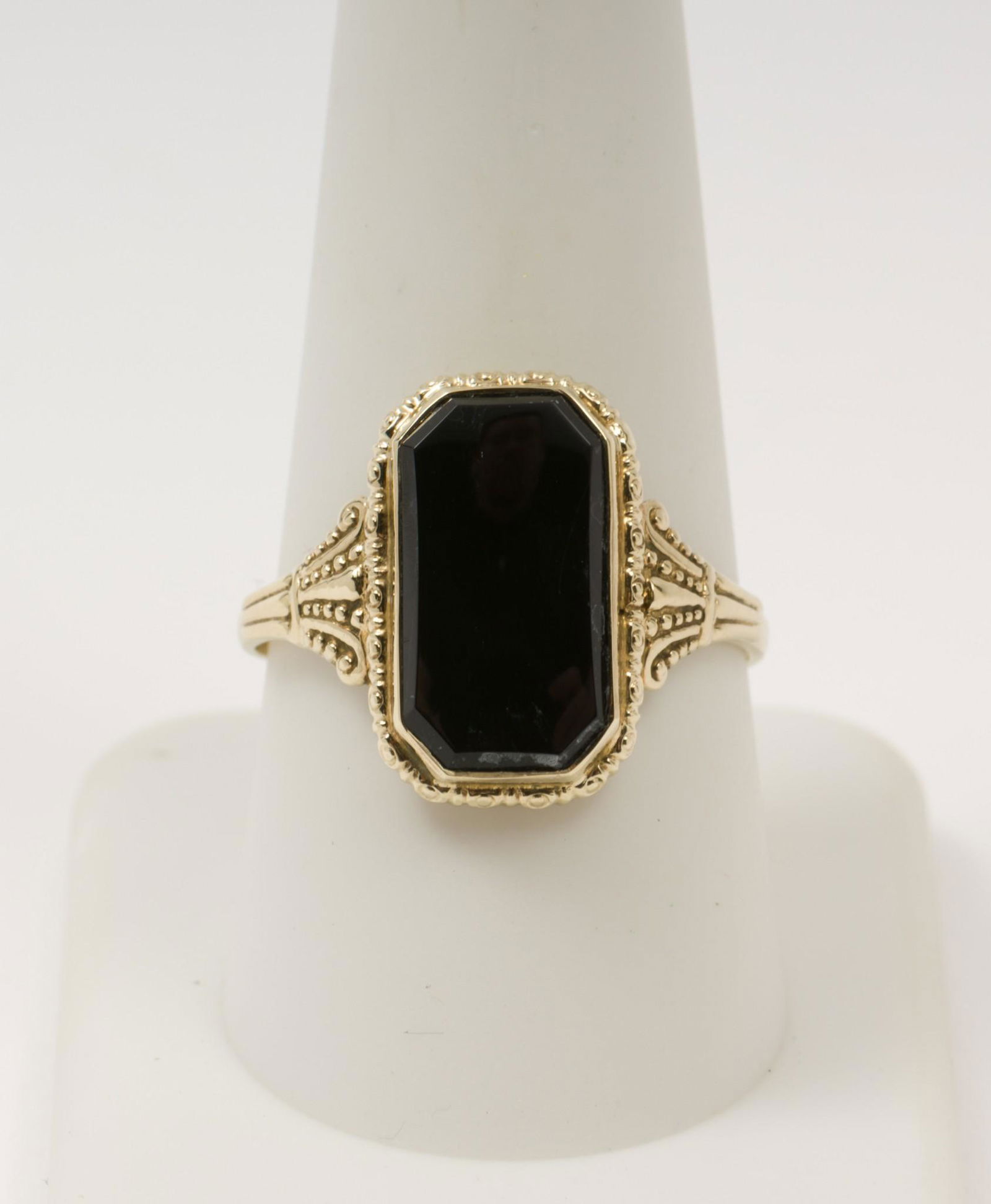 Victorian 8K Gold And Onyx Ring (1 of 4)