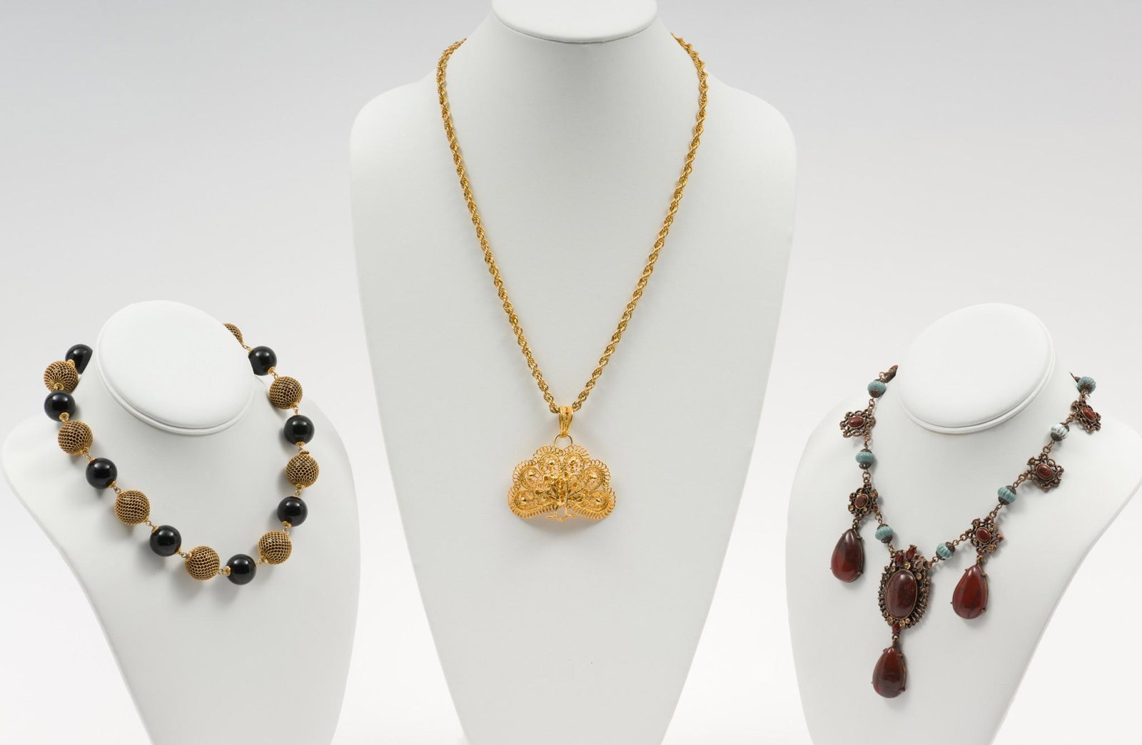 3 Vintage Necklaces (1 of 10)