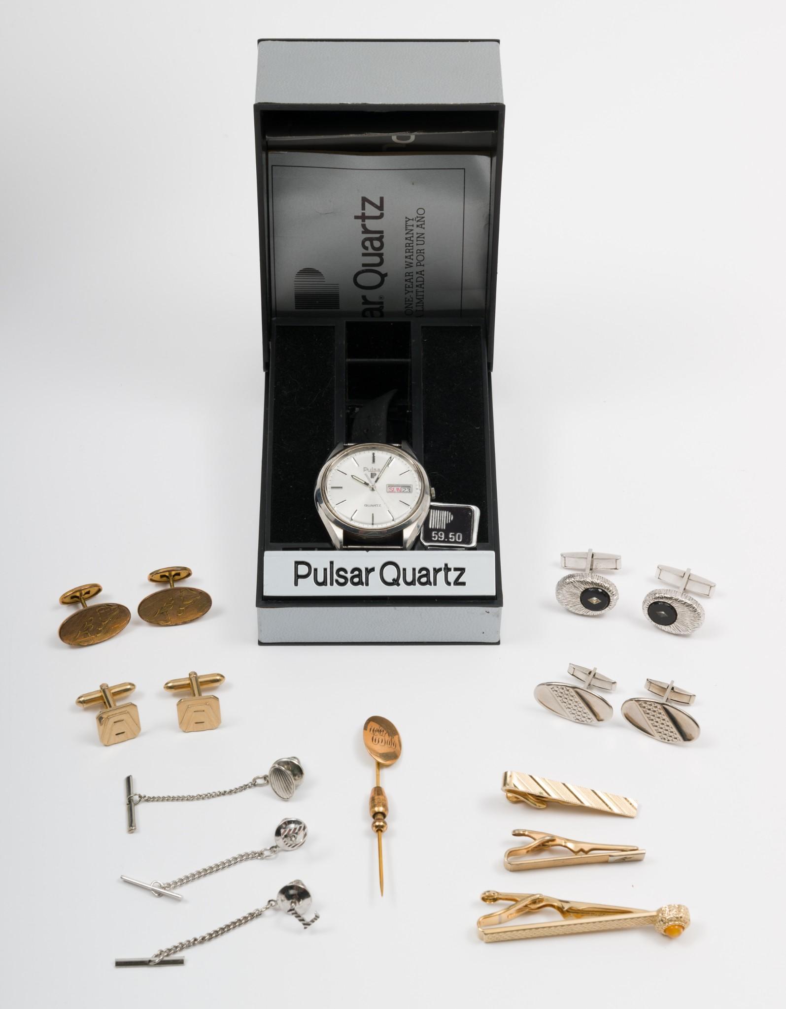 Group of Gentleman's Cufflinks & Vintage Men's Pulsar Quartz Watch (1 of 13)