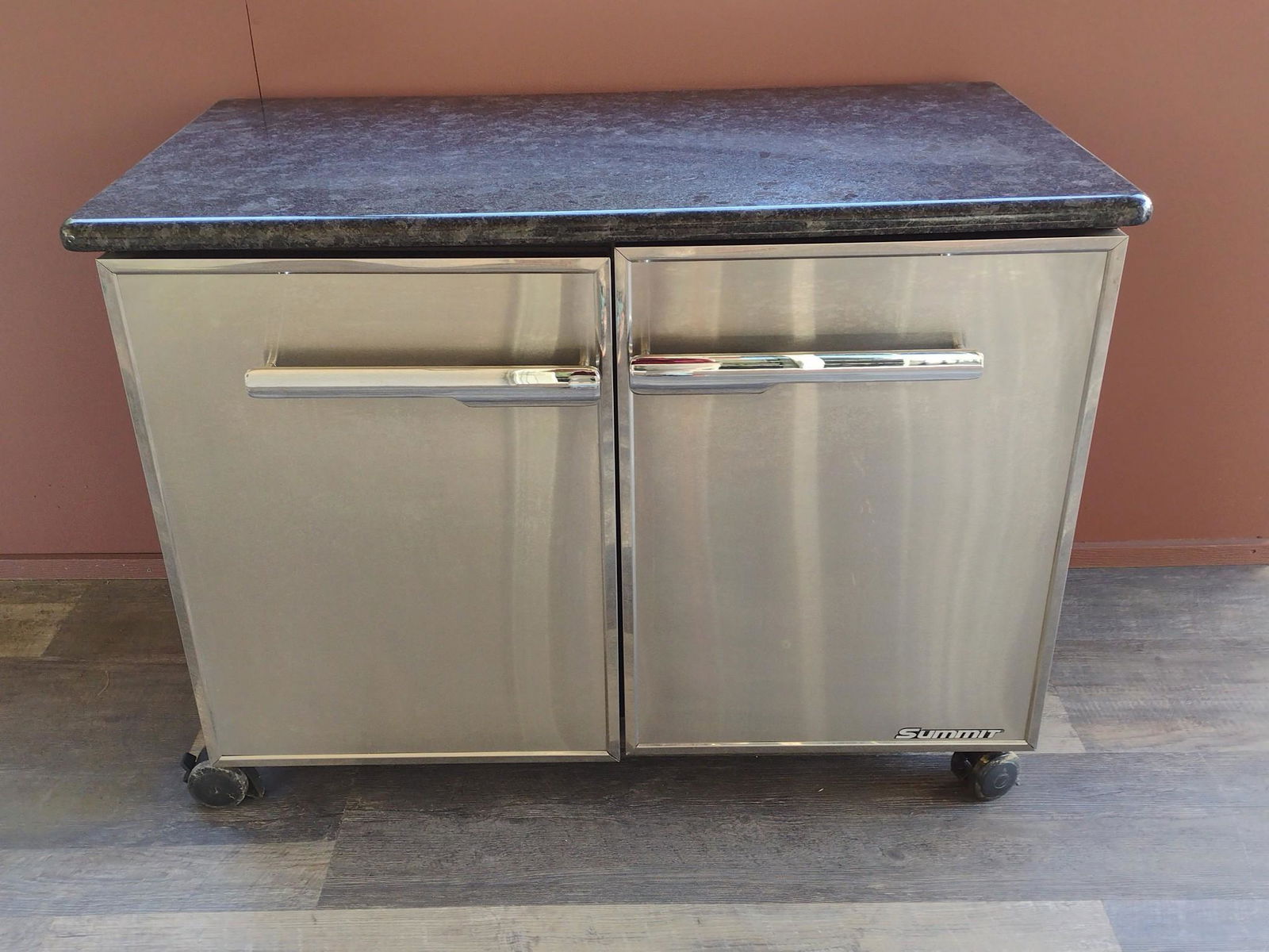 Weber Summit Granite Top Outdoor Cabinet (1 of 6)