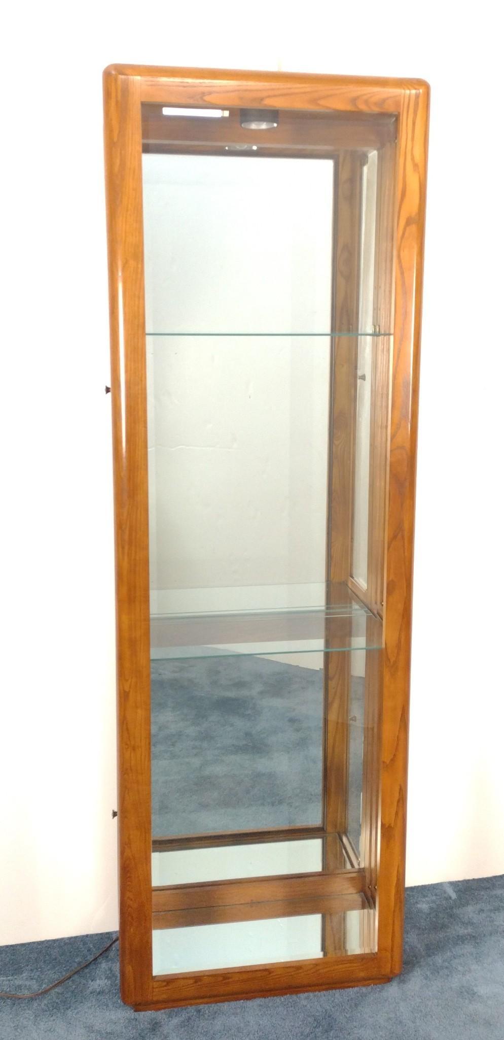 Pulaski Lighted Curio Cabinet (1 of 4)