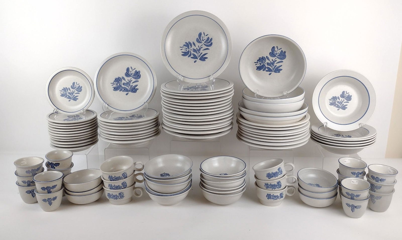 96 Pcs Pfaltzgraff "Yorktowne" Dinnerware (1 of 3)