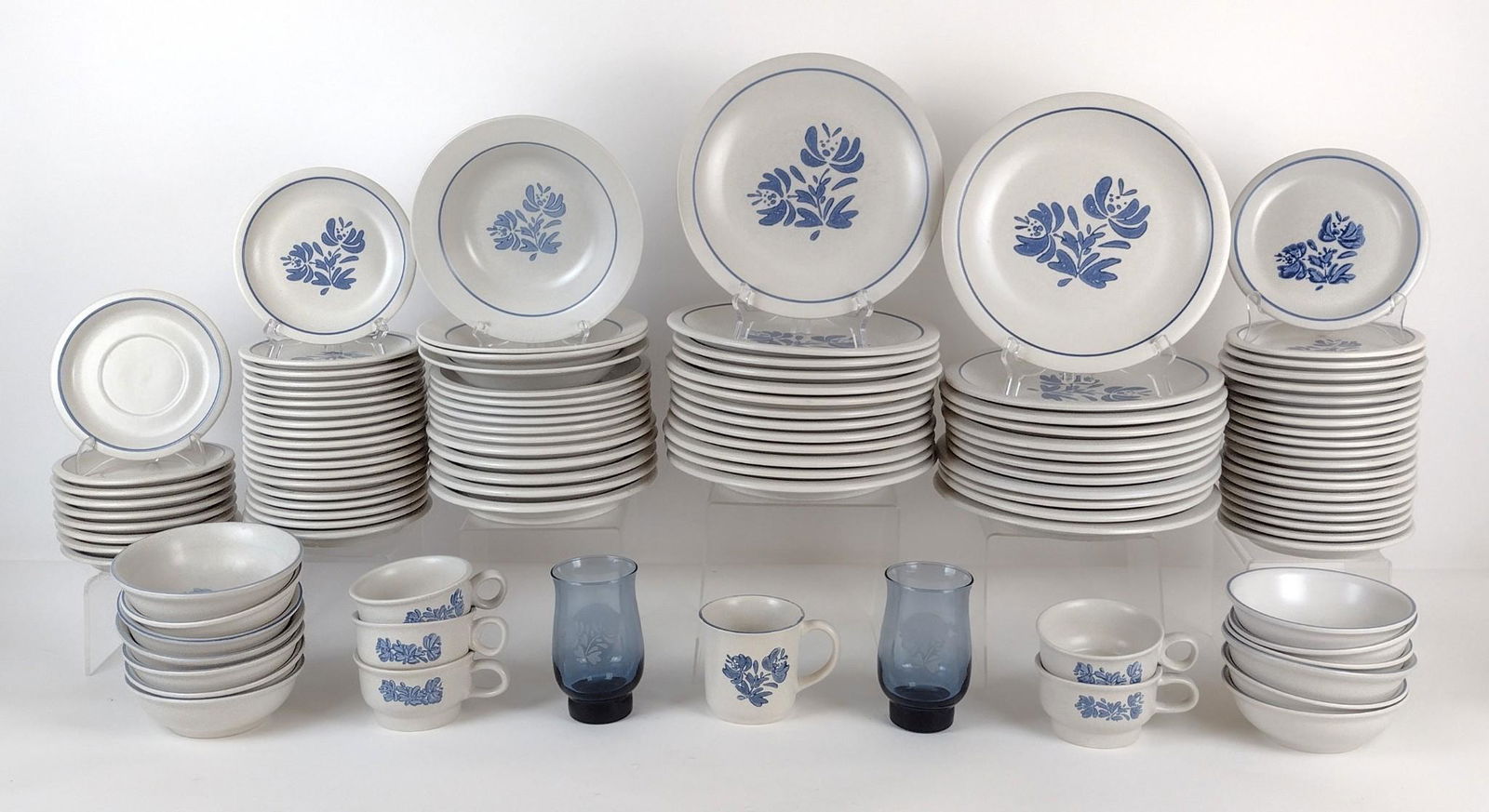 103 Pcs Pflatzgraff "Yorktowne" Dinnerware & 2 Lazy Susan (1 of 4)