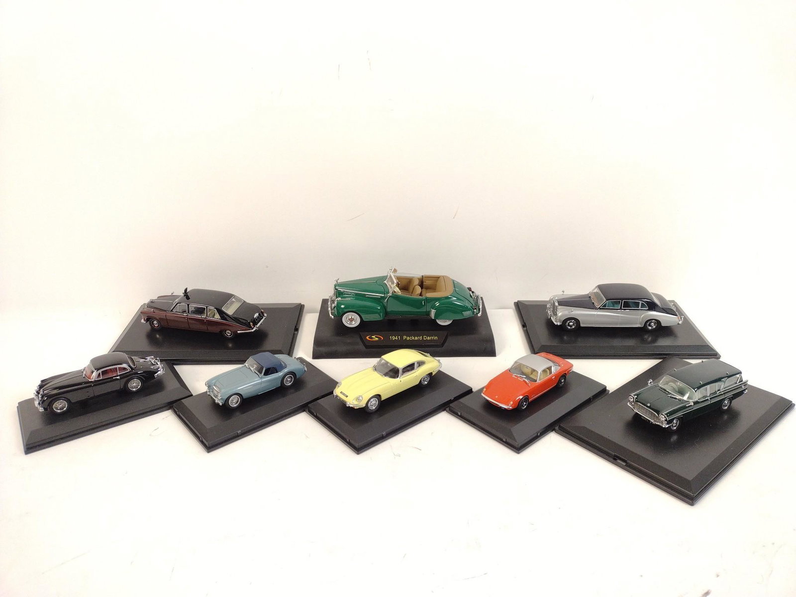 8 Oxford Die Cast Cars Incl 1941 Packard Darrin: Large 7-1/2" wide X 4-1/2" deep X 2" high. Small 5-1/2" wide X 3" deep X 1-3/4" high. MG. IMPORTANT: Before bidding, please read the terms and conditions. When you registered for the auction you agree