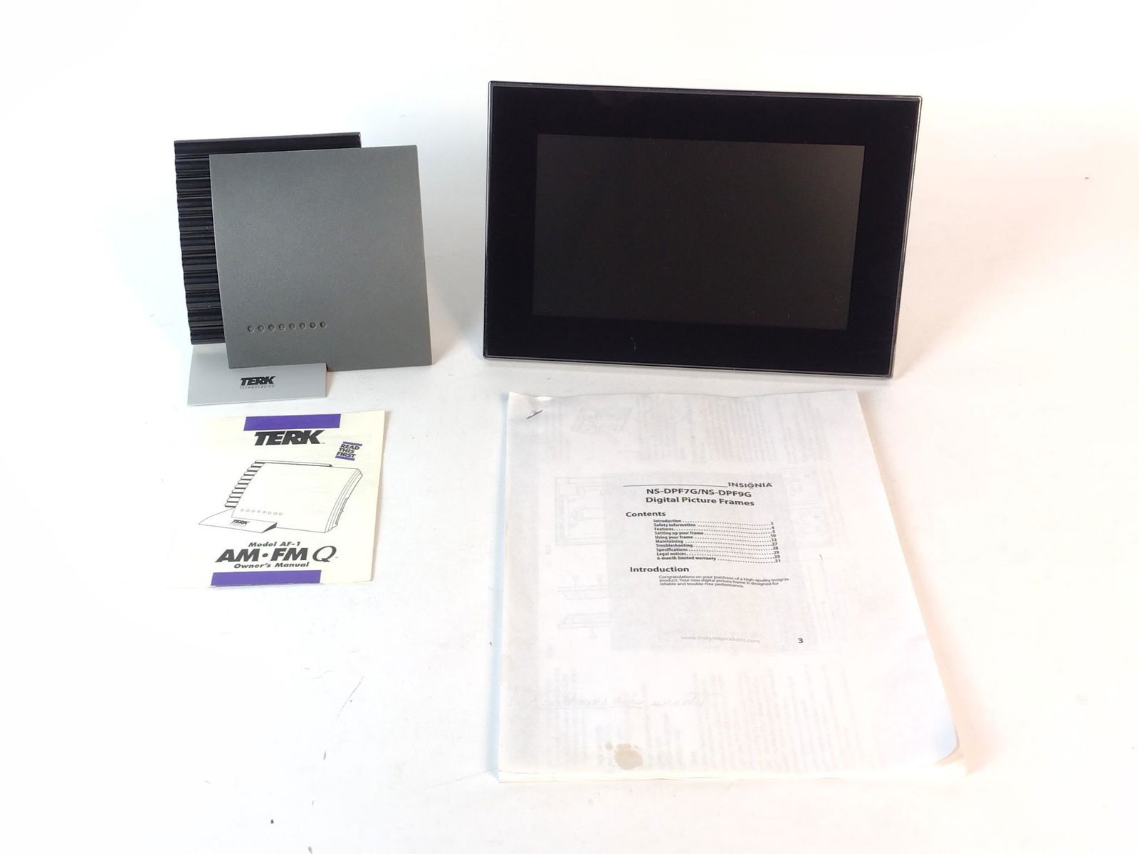 Terk AM-FM Q and Insignia Digital Picture Frame (1 of 6)