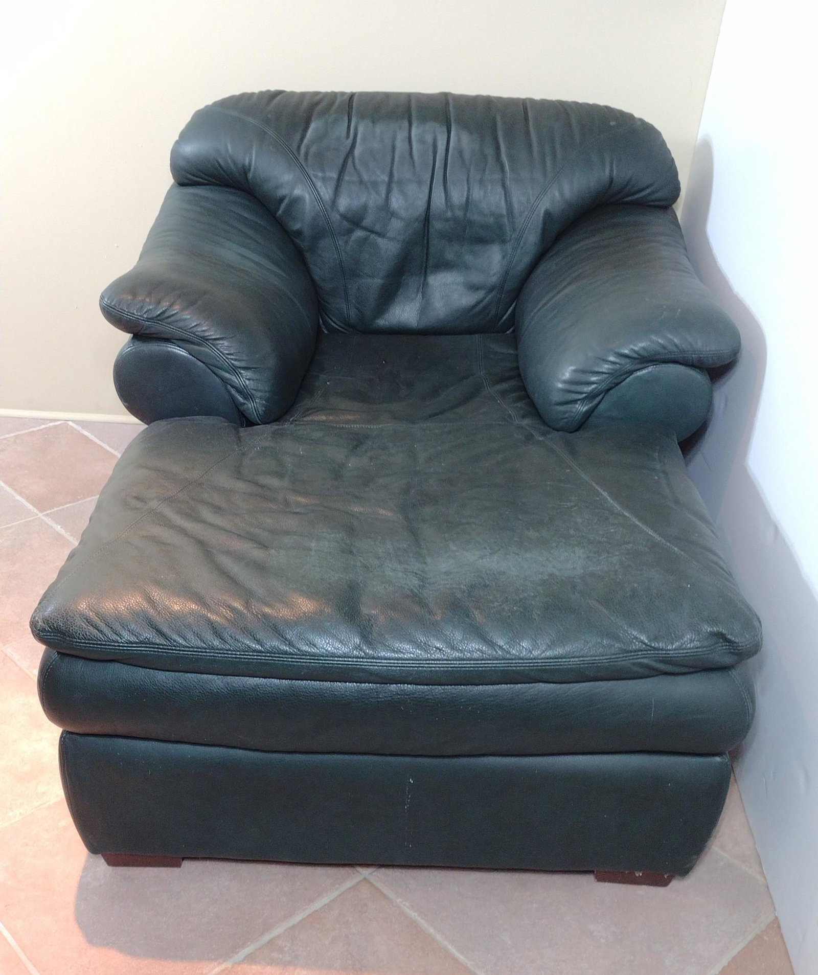 Robinson and Robinson Green Leather Lounge Chair: 47" wide X 66" deep X 38" high. Leather has some wear too headrest and feet area. MG. IMPORTANT: Before bidding, please read the terms and conditions. When you registered for the auction you agreed to