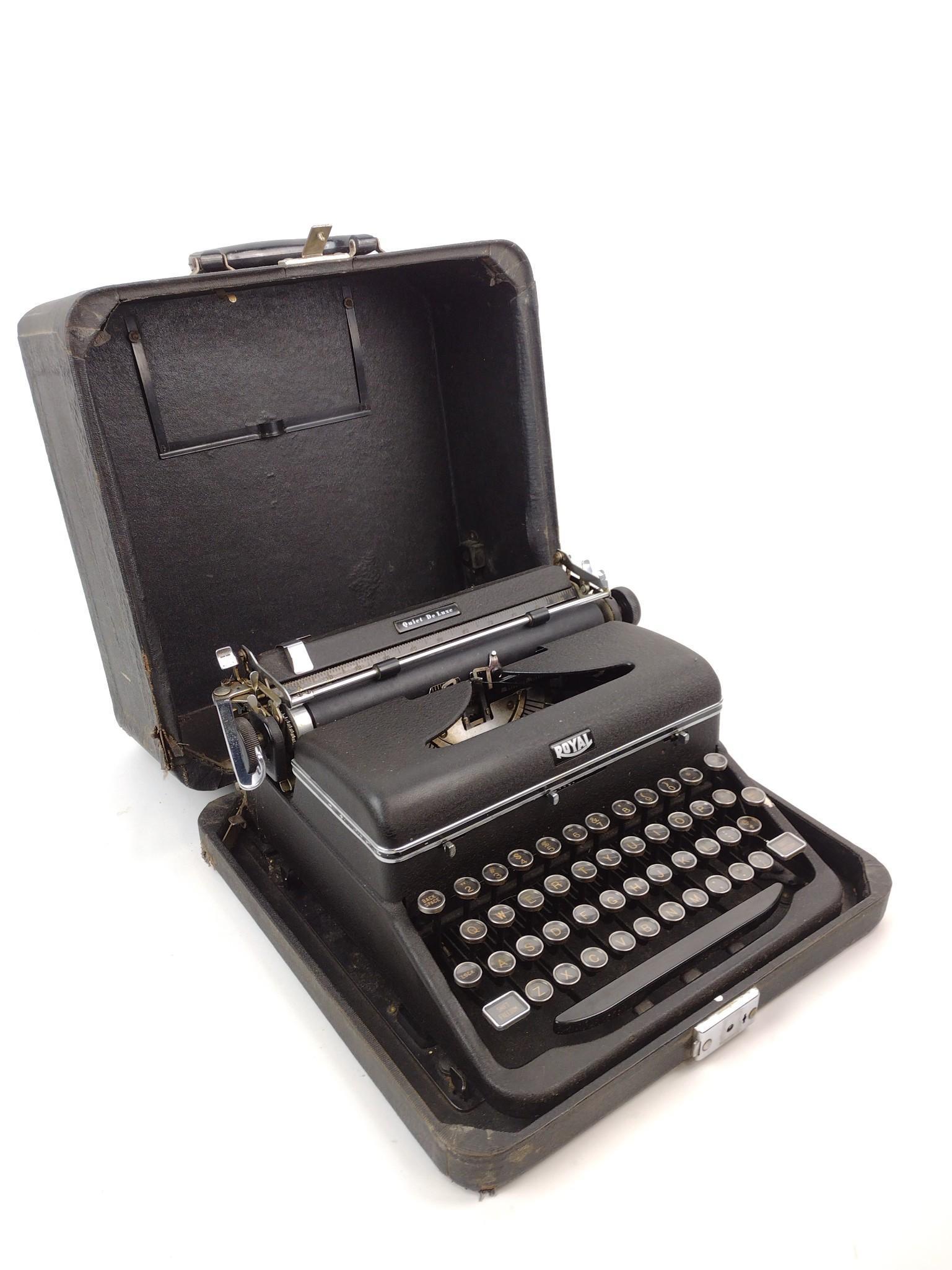 Royal Typewriter Quiet De Luxe (1 of 6)
