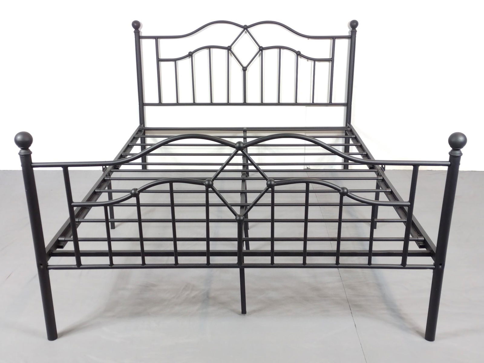 Queen Size Metal Bed (1 of 4)