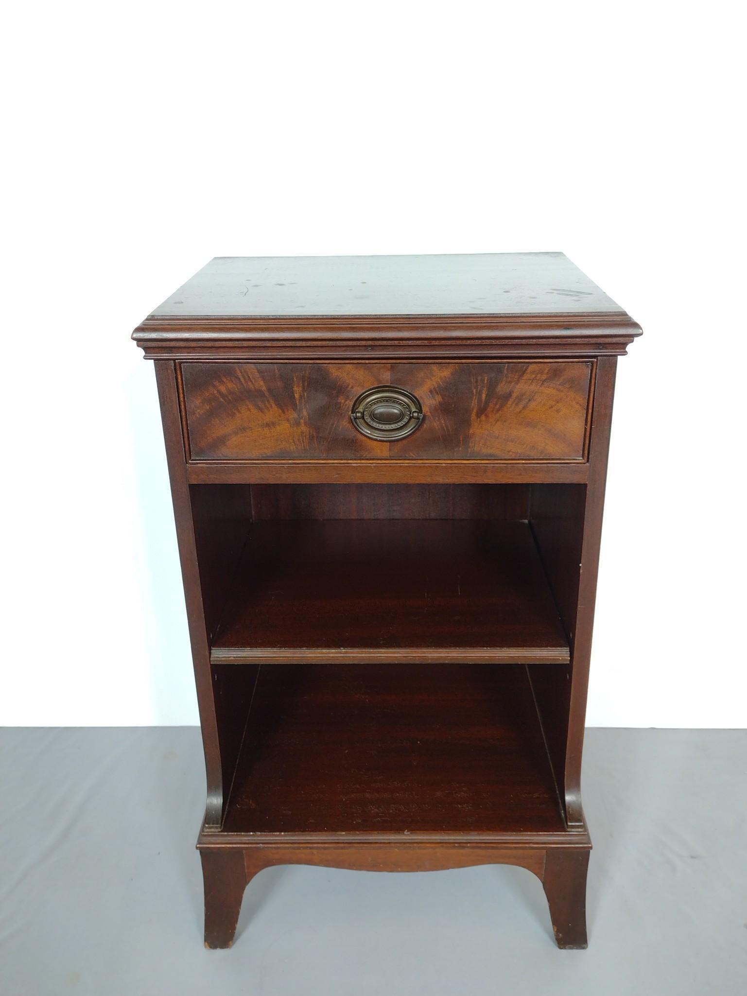 Single Drawer Night Stand (1 of 6)