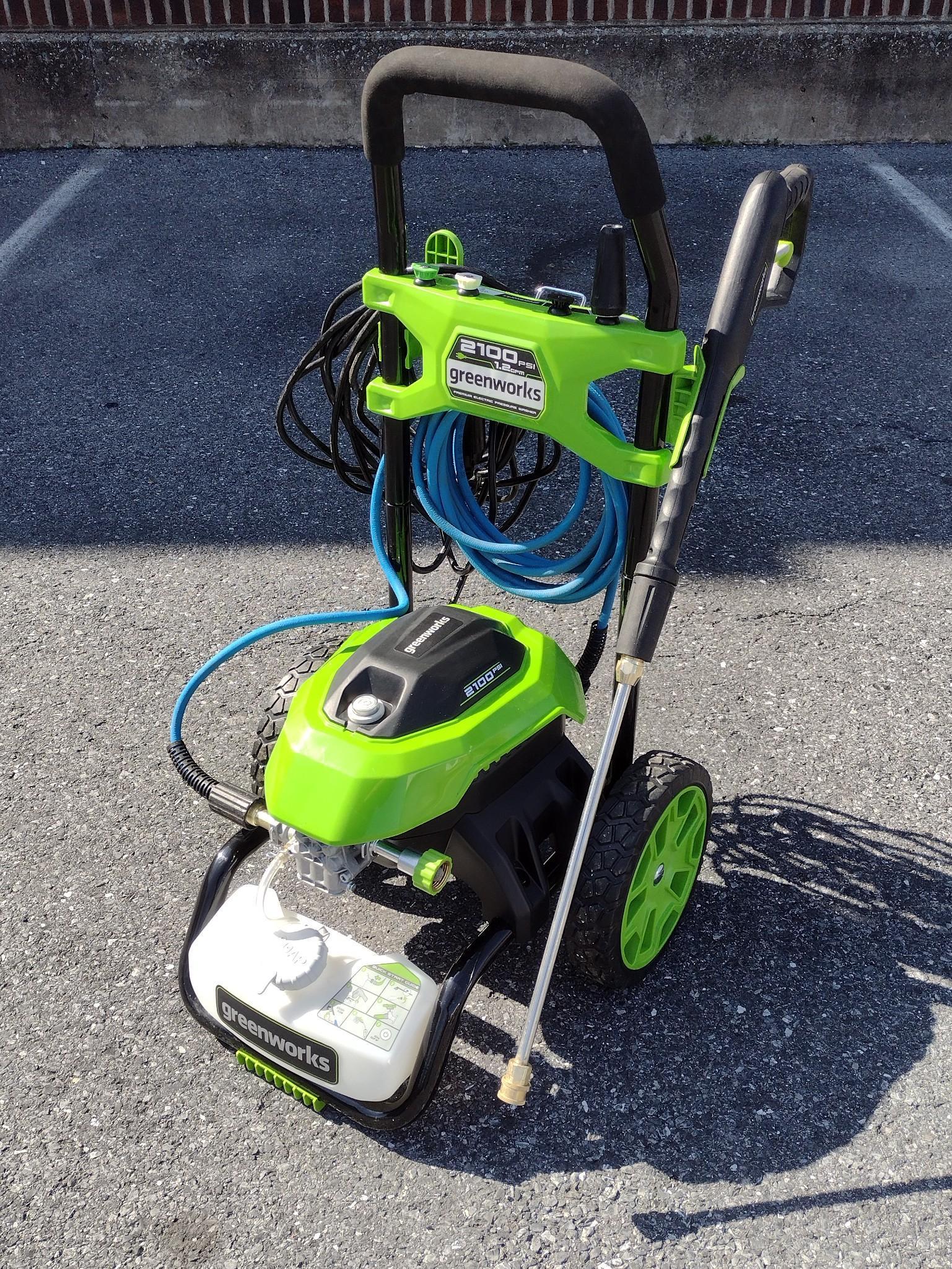 Greenworks 2100 PSI Power Washer (1 of 6)