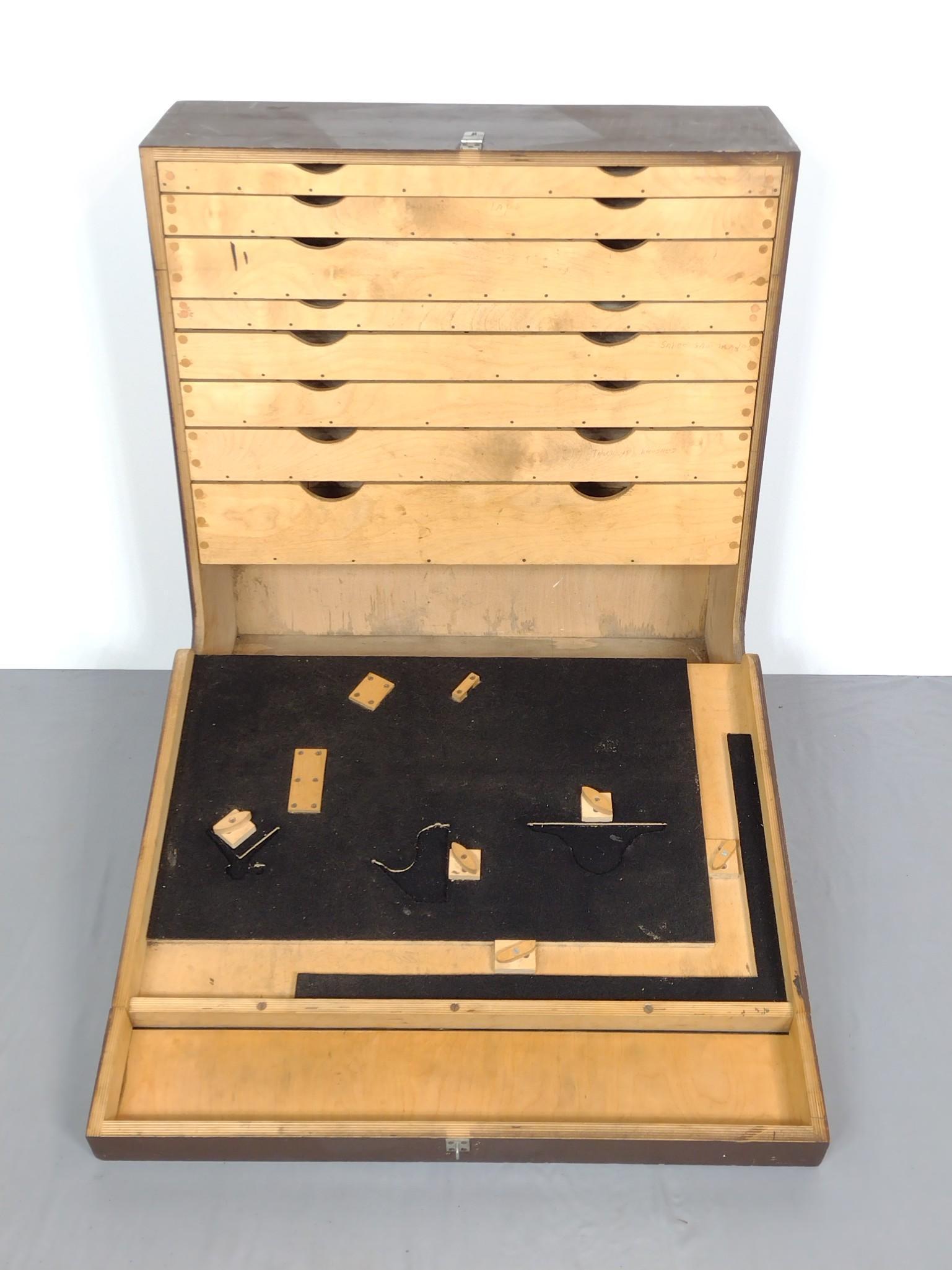 Carpenters Tool Chest (1 of 10)