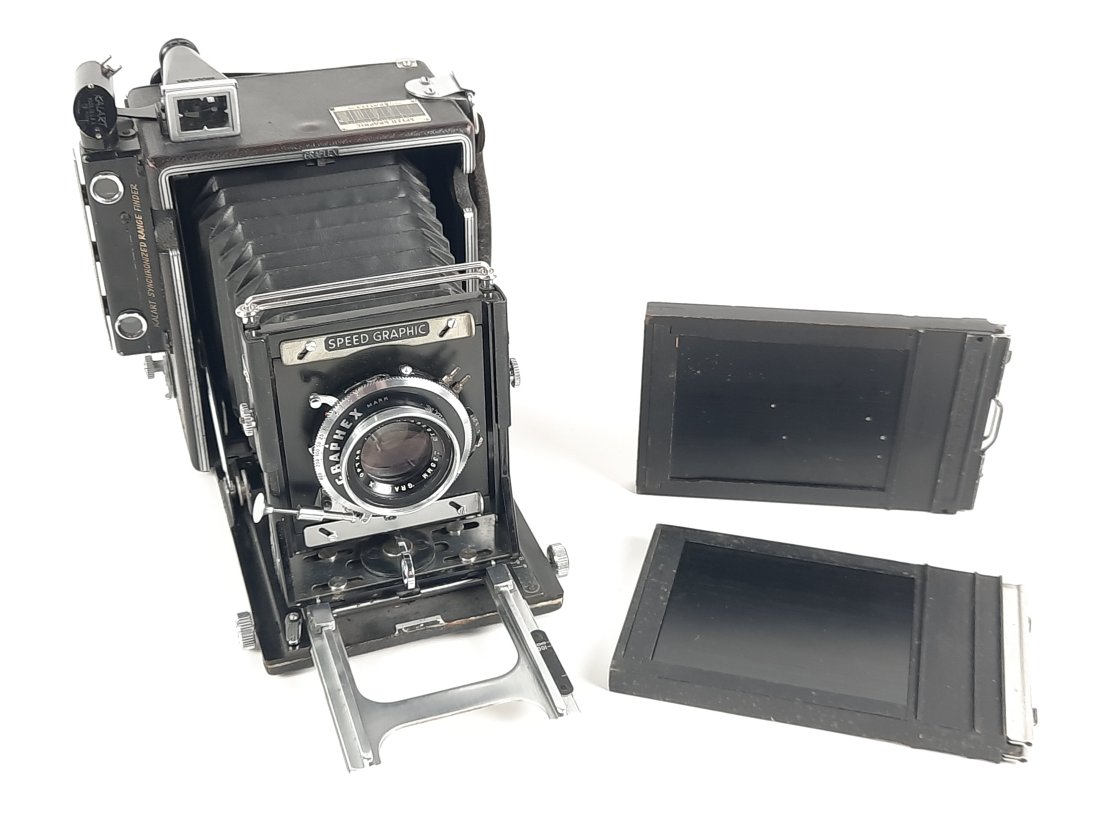 Speed Graphic Graflex Folding Camera & 2 Graphic Film Holders (1 of 6)