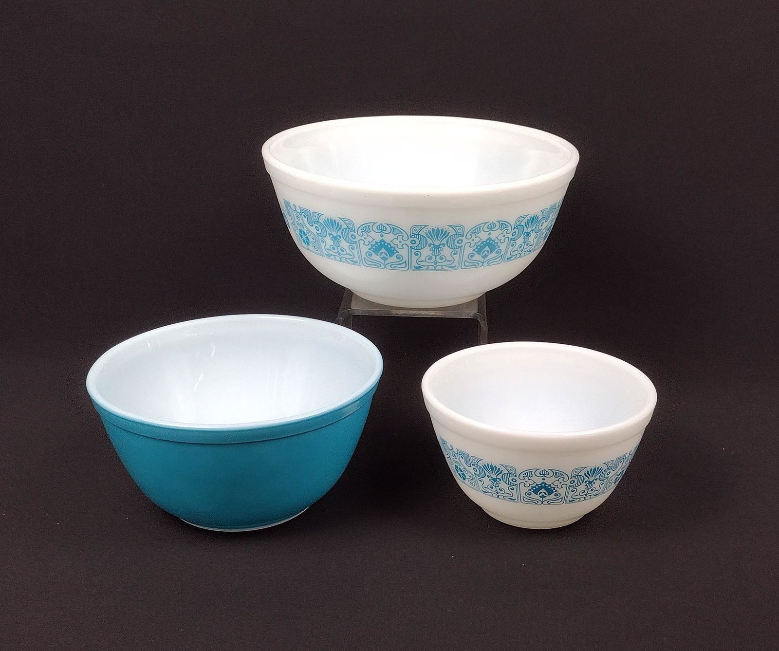 3 Pyrex Bowls (1 of 3)
