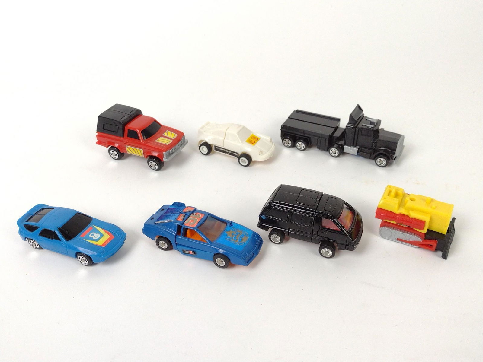 7 Vintage Transformer Style Toys (1 of 18)