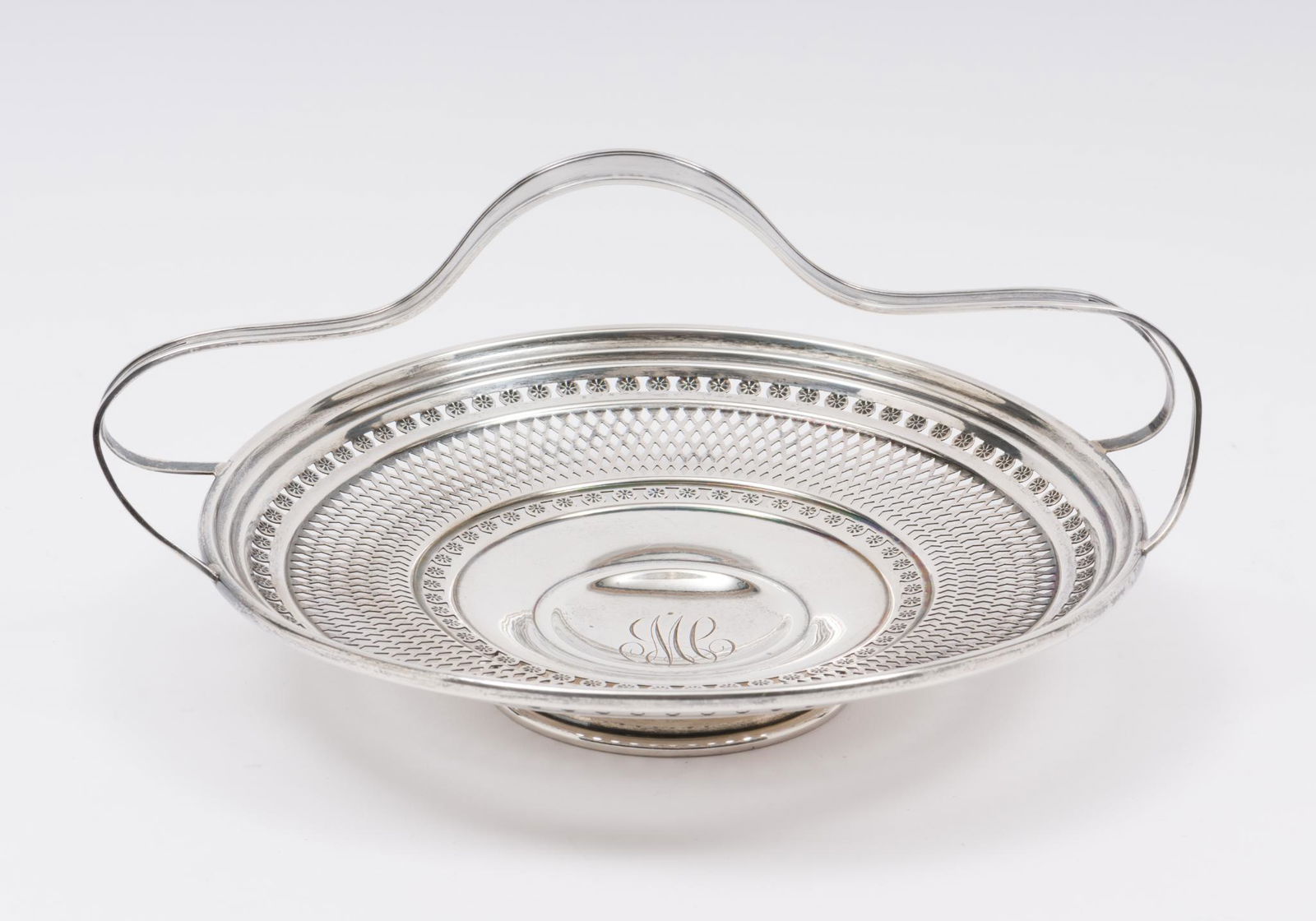 Sterling Reticulated Cake Basket (1 of 5)