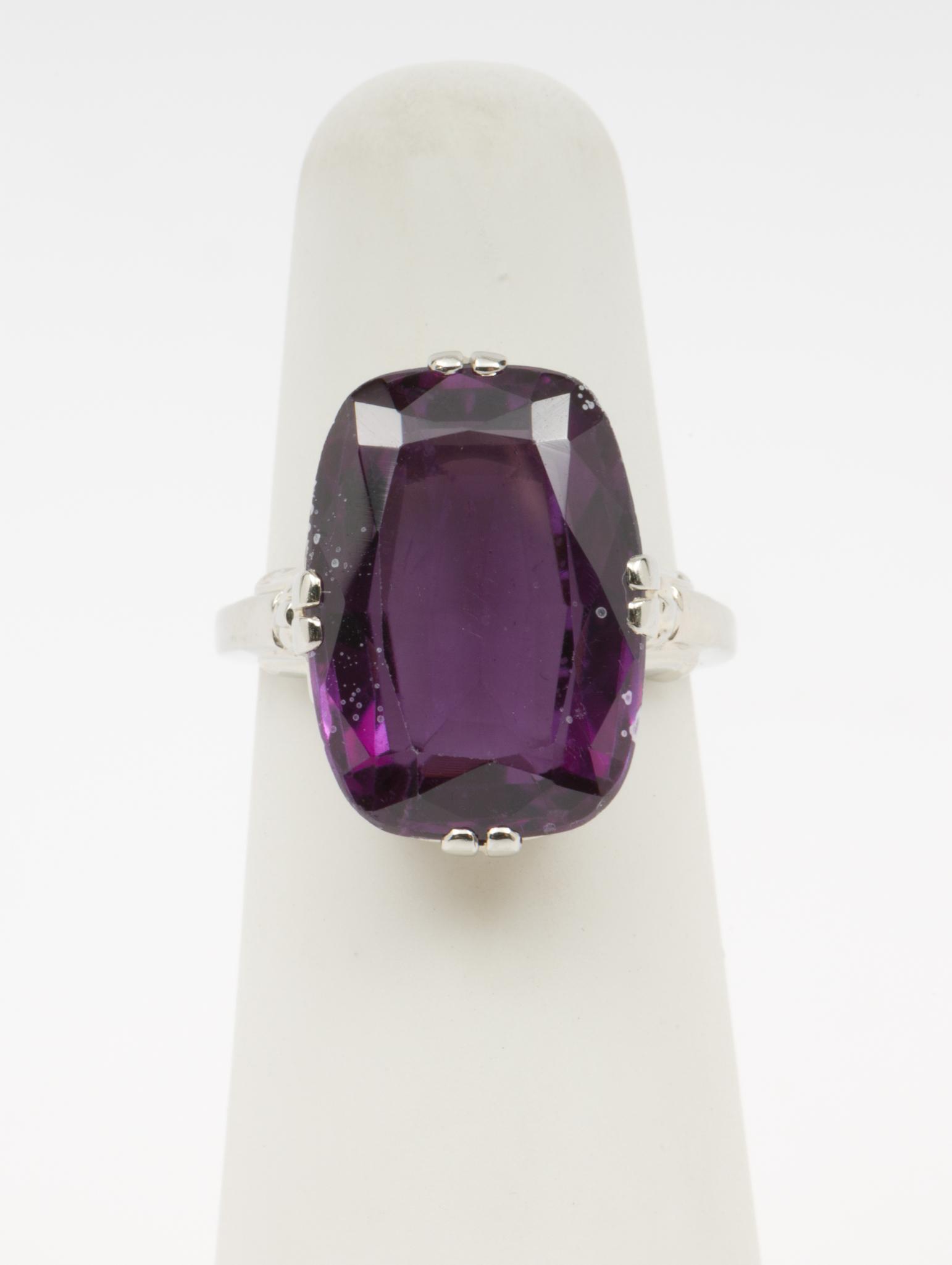 14K Gold and Synthetic Color Change Sapphire Ring (1 of 4)