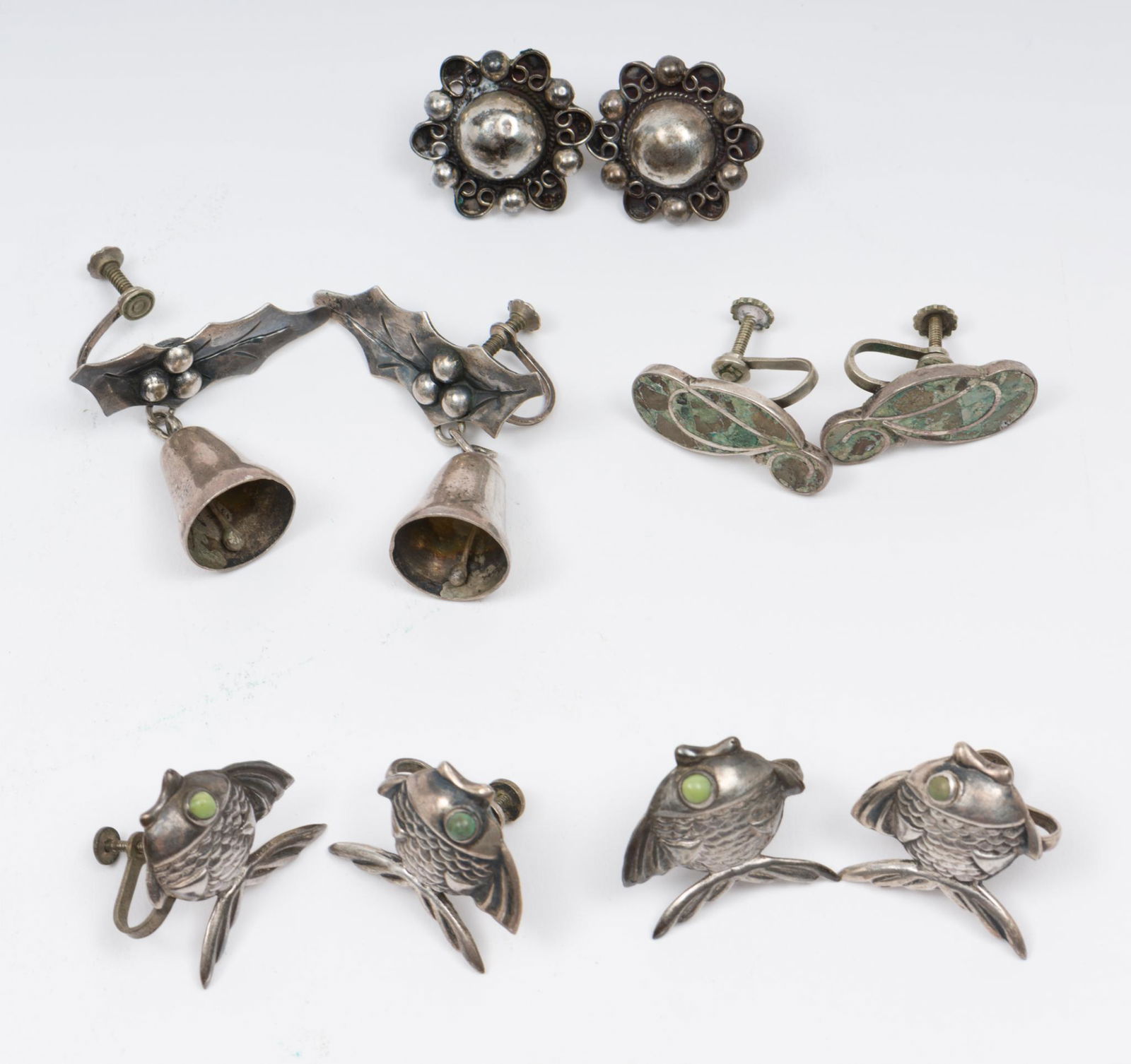 5 Pairs Mexican Sterling Screwback Earrings: Includes: 2 pairs fish, holly with bells, and turquoise inlay. Fish tales 1" spread. DC/ML IMPORTANT: Before bidding, please read the terms and conditions. When you registered for the auction you agre