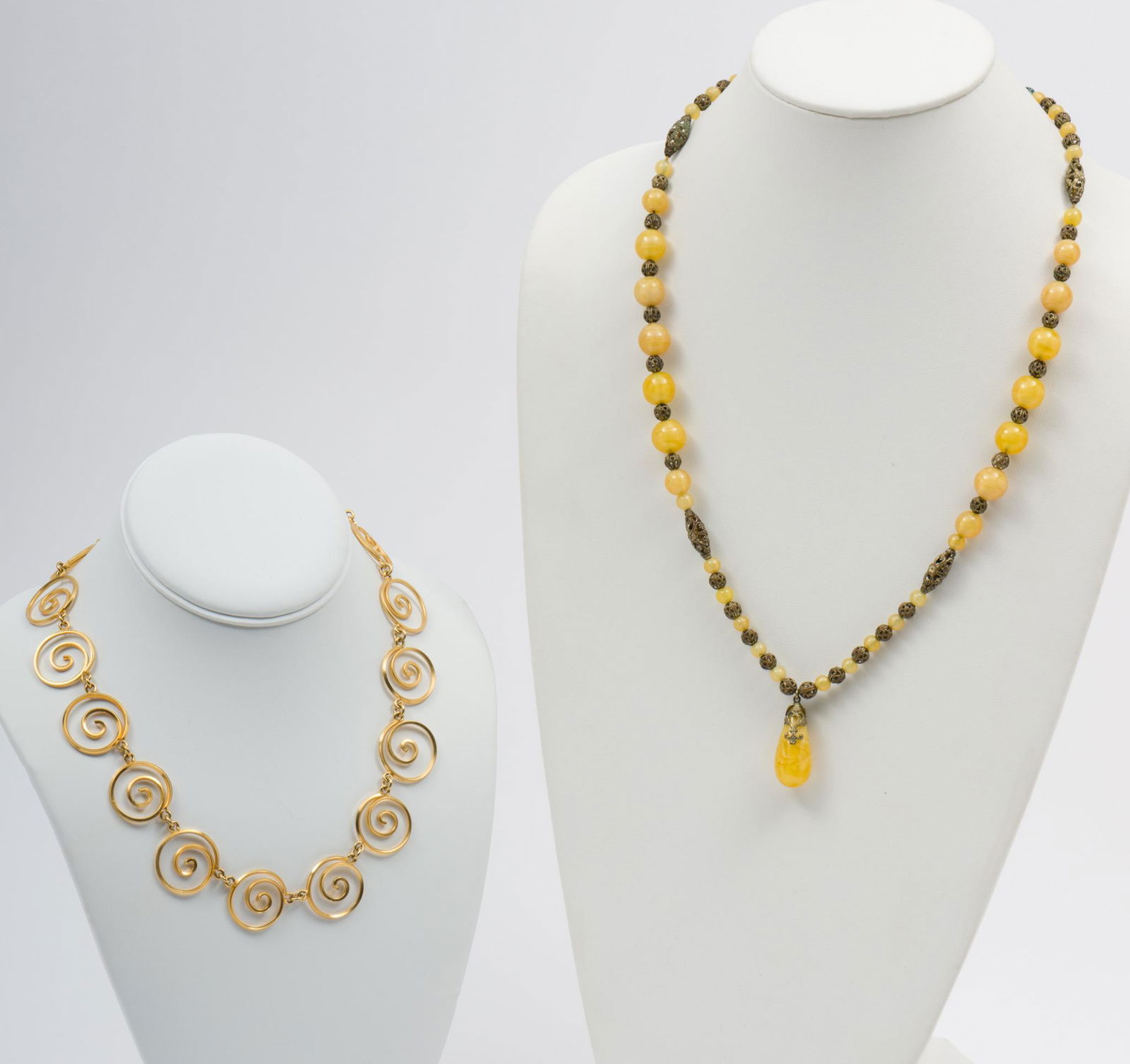 2 Vintage Necklaces (1 of 7)