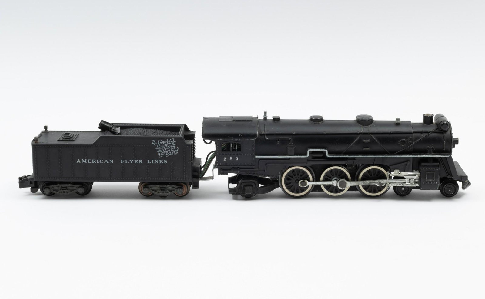 American Flyer 293 Steam Engine with Tender: Includes New York, New Haven and Hartford Railroad Co tender. Both run. LR IMPORTANT: Before bidding, please read the terms and conditions. When you registered for the auction you agreed to these term