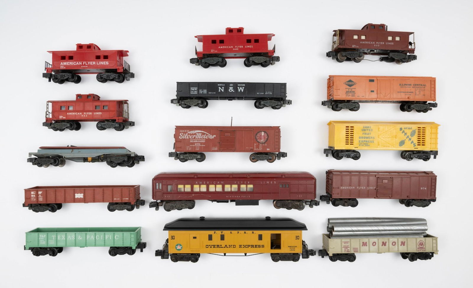 15 American Flyer Freight and Passenger Cars (1 of 5)