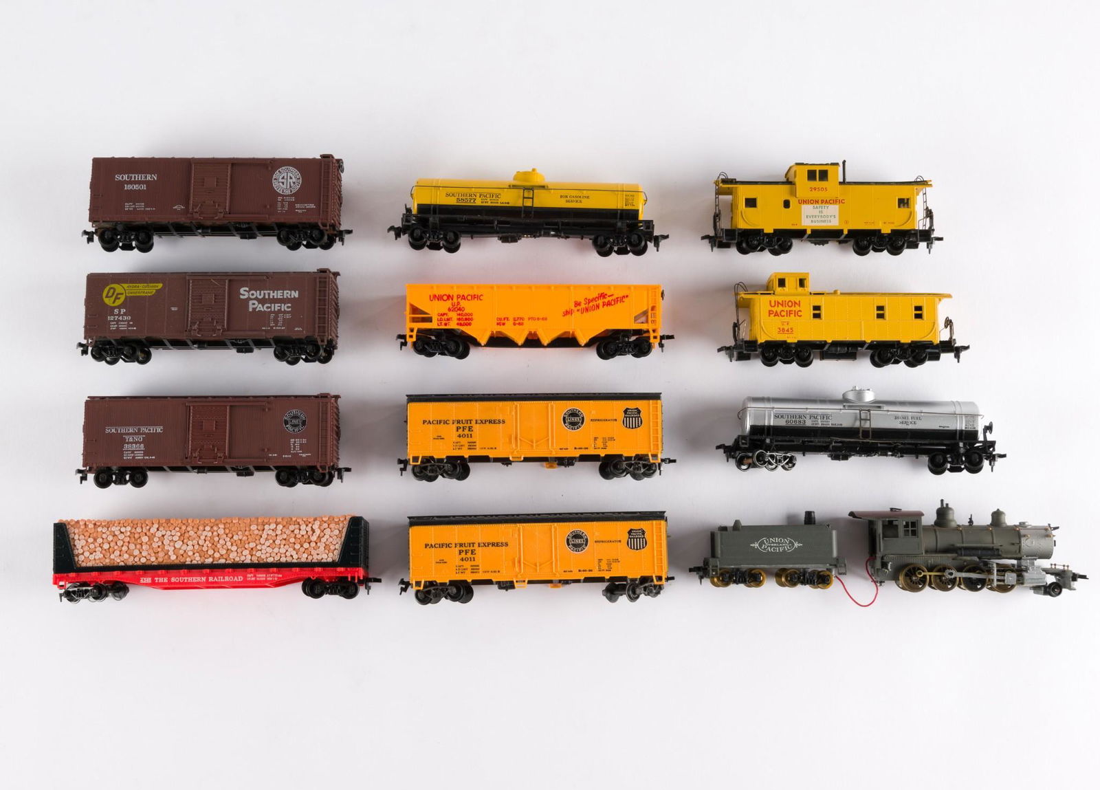 12 HO Train Cars Incl Union Pacific (1 of 6)
