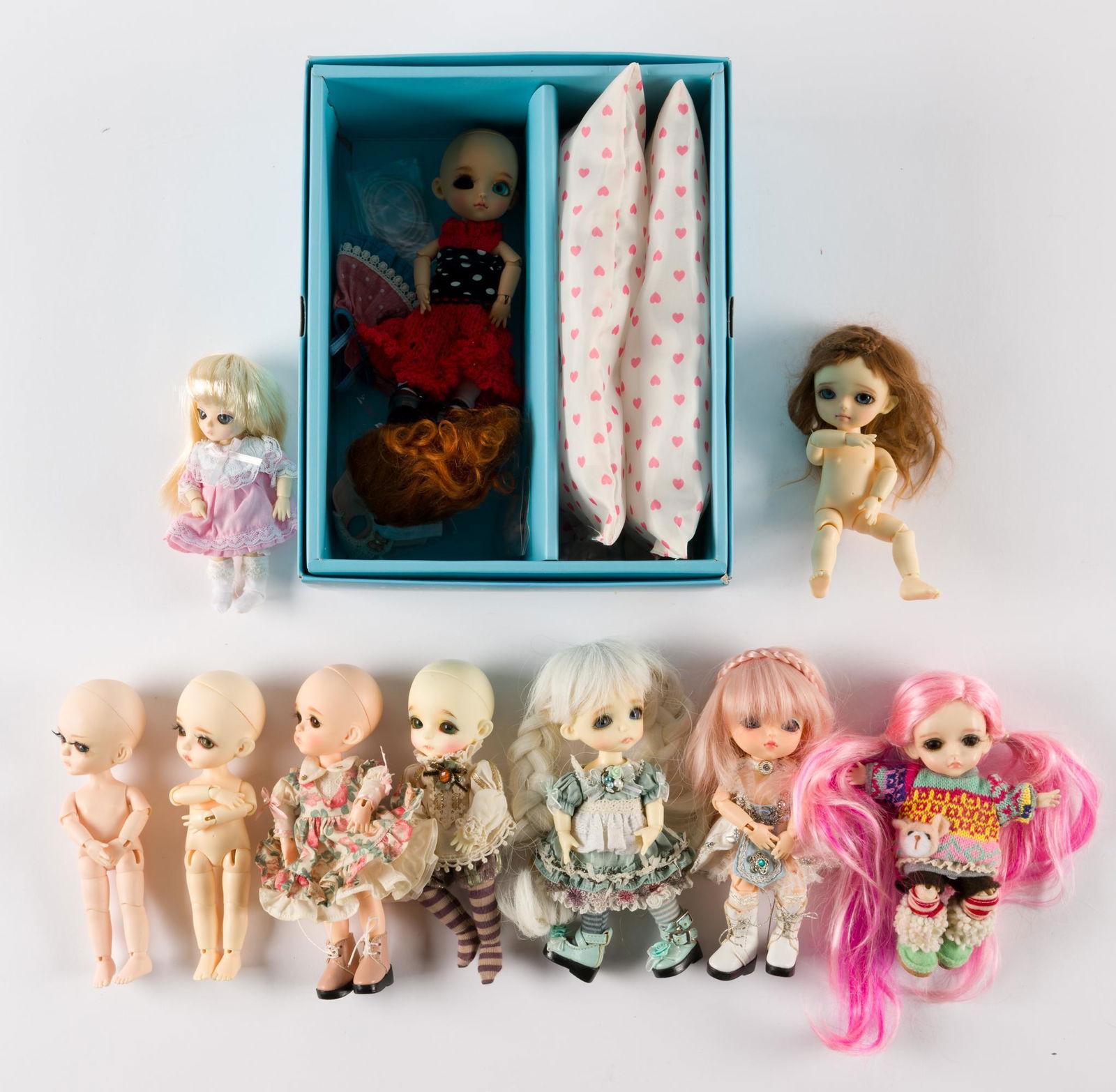 9 6" Lati Dolls (1 of 8)