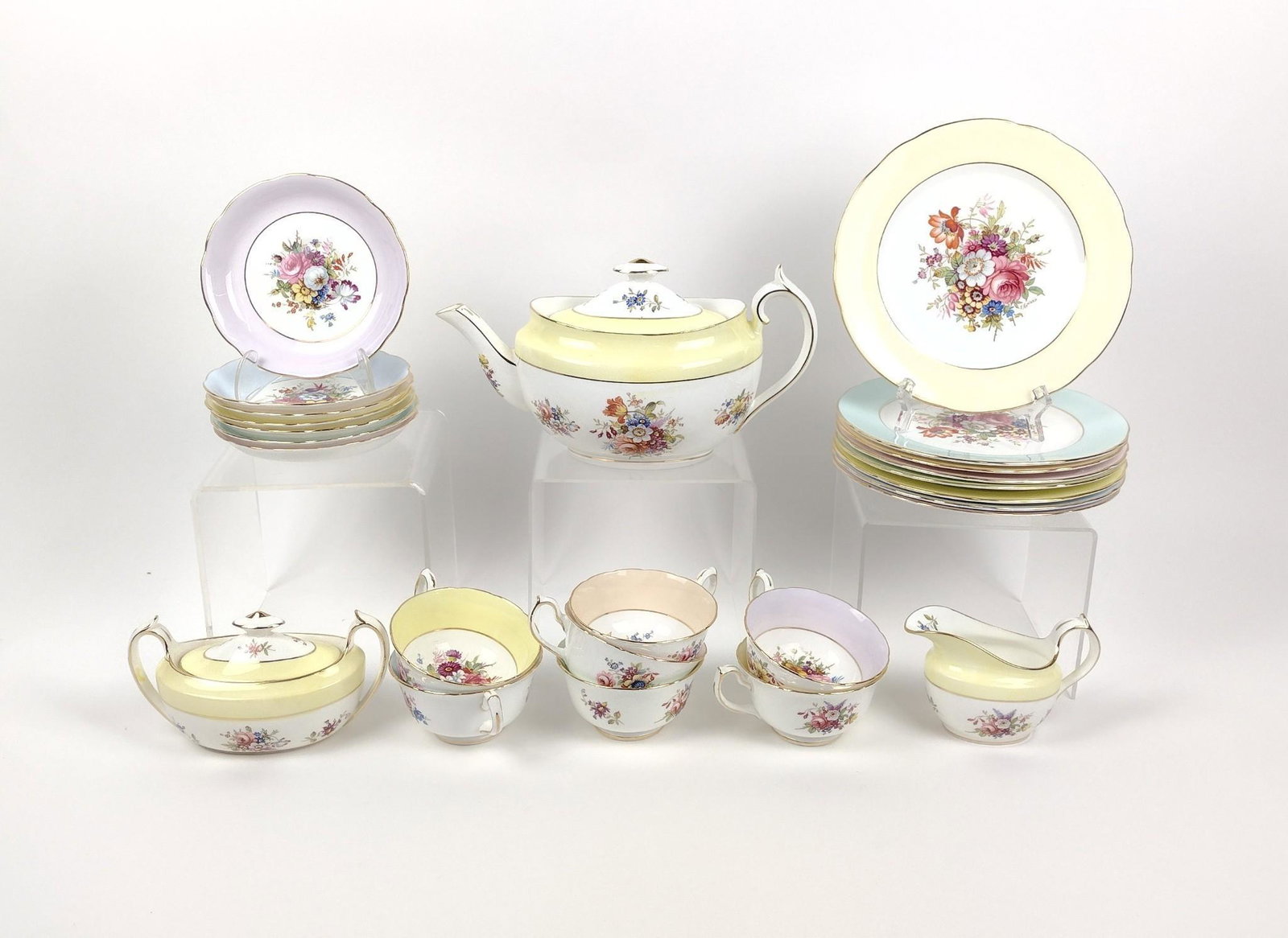 25 Pcs Hammersley & Co. China Set: Plate: 5-1/2" to 8" diameter. MEG Provenance: From the estate of Mary Trost who last resided in the multi generational family home located in Clarks Valley, Dauphin (Harrisburg) Pennsylvania. Mrs. Tro