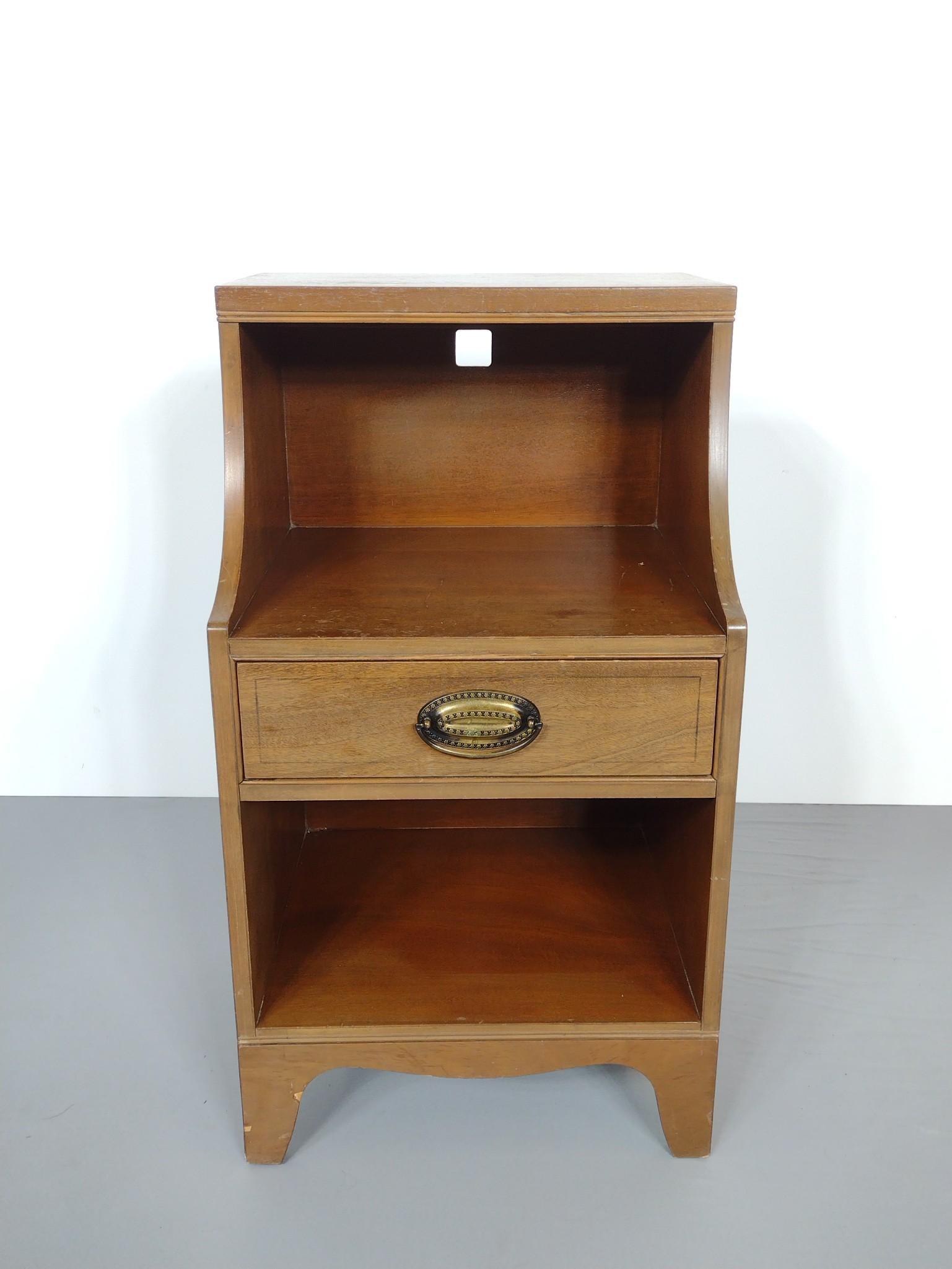 Single Drawer Night Stand (1 of 6)