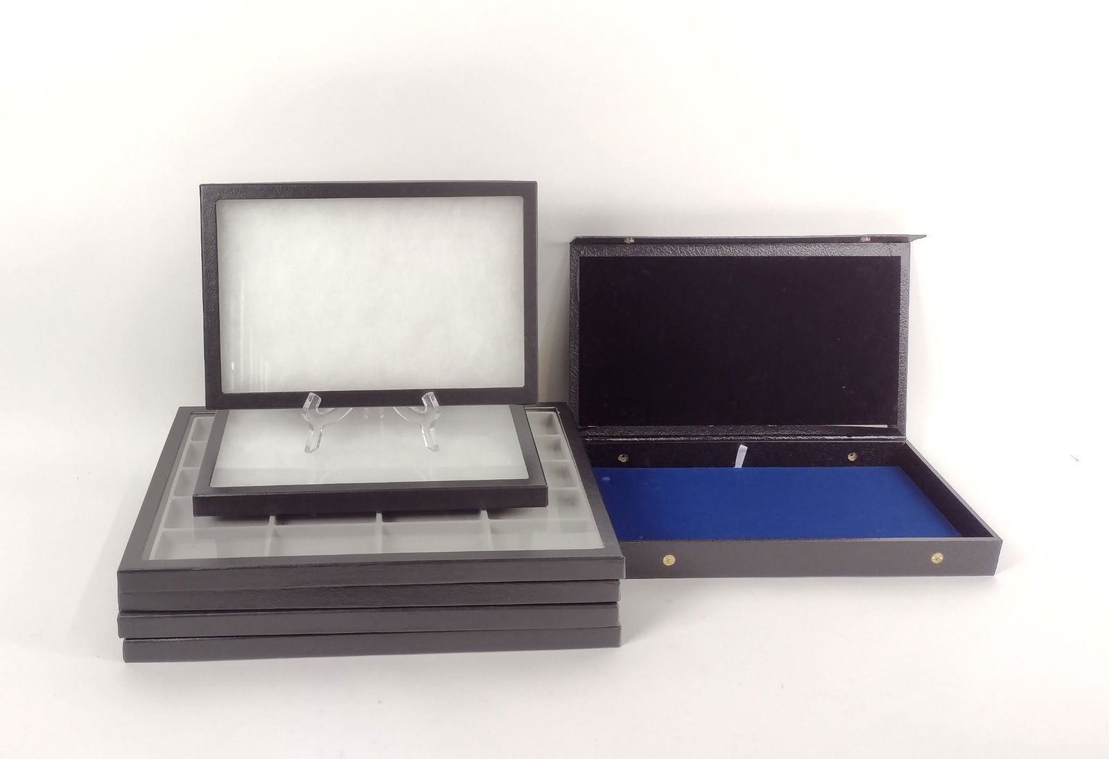 5 Jewelry Display Boxes & 2 Rikers Boxes Apr 01, 2023 Cordier