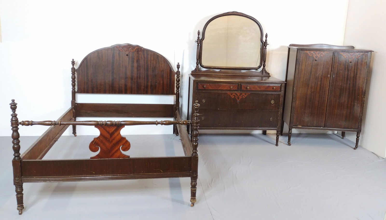 Mt Airy Furniture Co Three PC Bedroom Set (1 of 17)